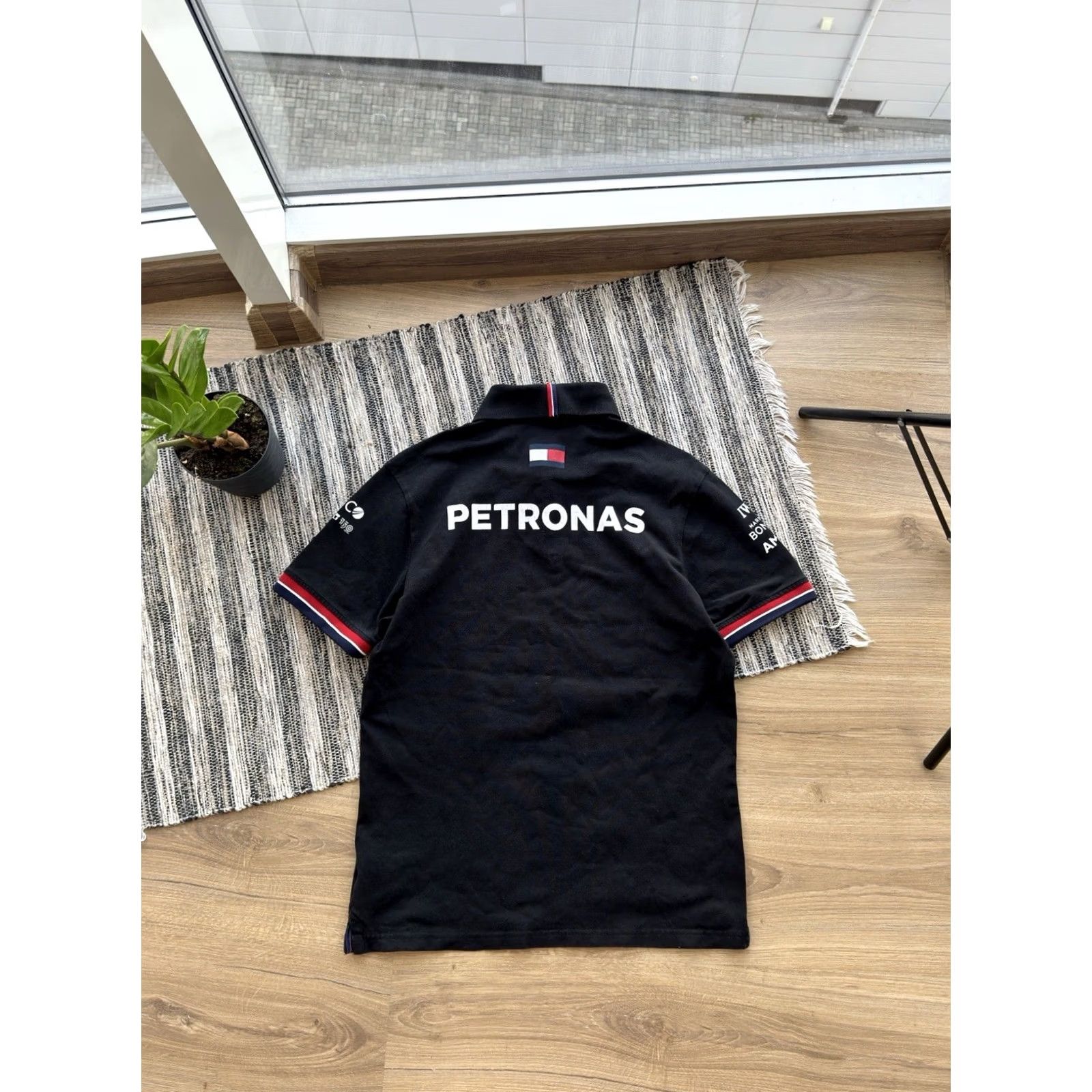Mercedes-Benz Mercedes-Benz AMG Petronas Formula One Team Black Polo T-shirt Size M Men Size US M / EU 48-50 / 2 - 4 Thumbnail