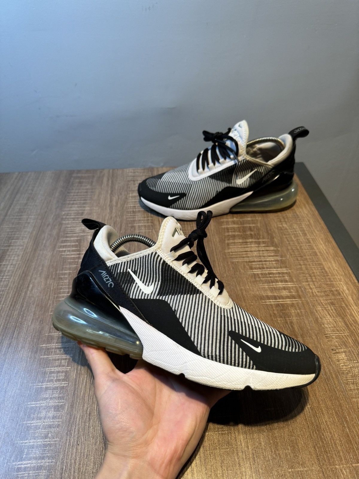 Nike Nike Air Max 270 Sneakers Oreo Low Top 7Y / Women’s Size 8.5 Size US 7 / EU 40 - 1 Thumbnail