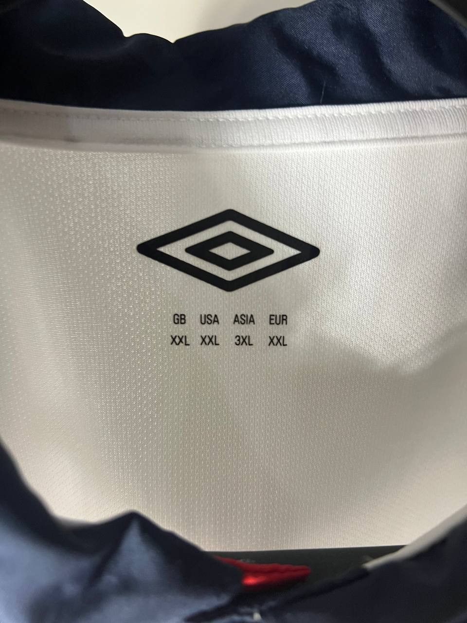 Umbro VINTAGE UMBRO ENGLAND RETRO SOCCER JERSRY MANCHESTER 90s Y2K Size US XXL / EU 58 / 5 - 7 Thumbnail