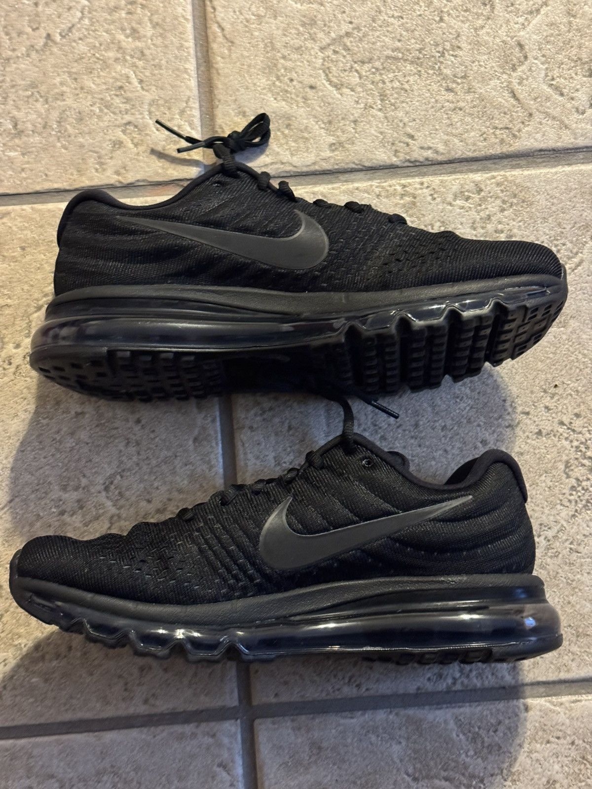 Nike Air Max 2017 Triple Black Size US 9.5 / EU 42-43 - 2 Thumbnail