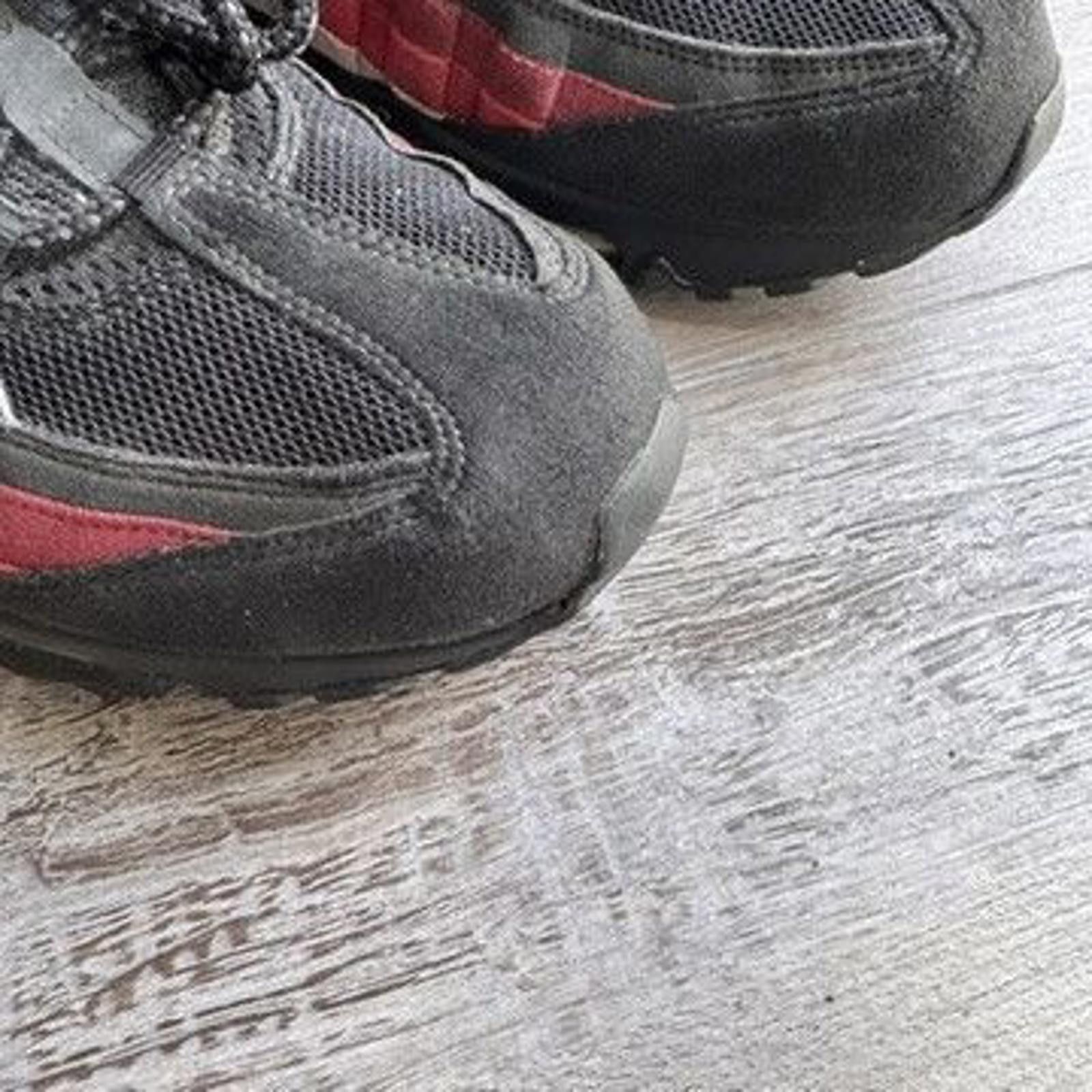 Nike NIKE • Air Max '95 "Black" (12M) Size US 12 / EU 45 - 9 Thumbnail