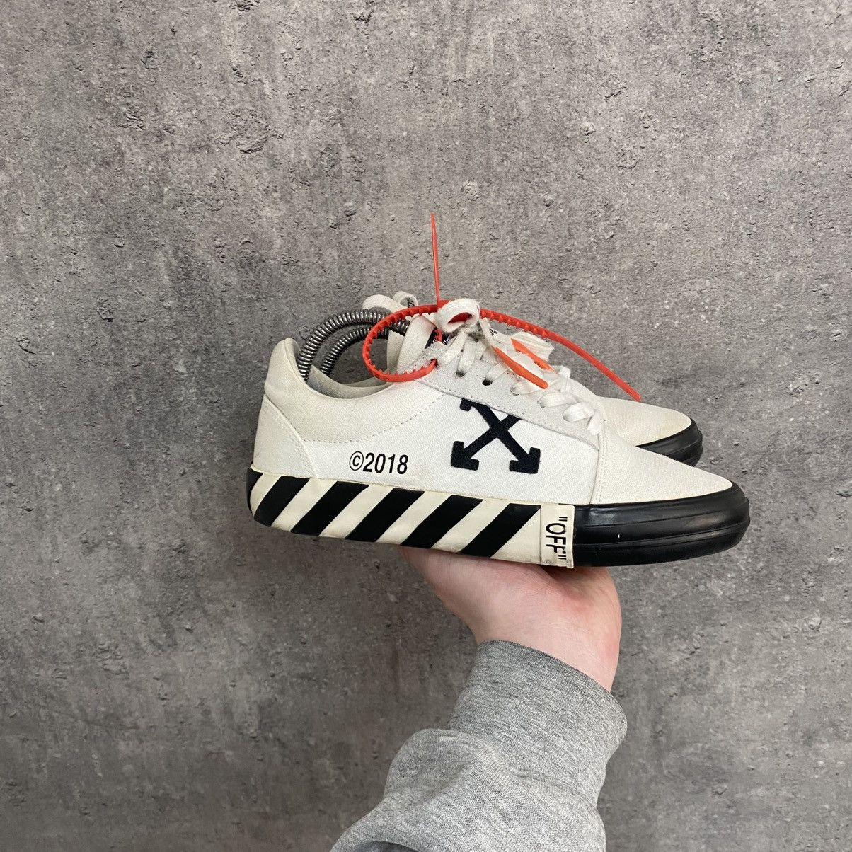 Off-White Off-White Vulcanized Low Sneakers Size US 8 / IT 38 - 3 Thumbnail
