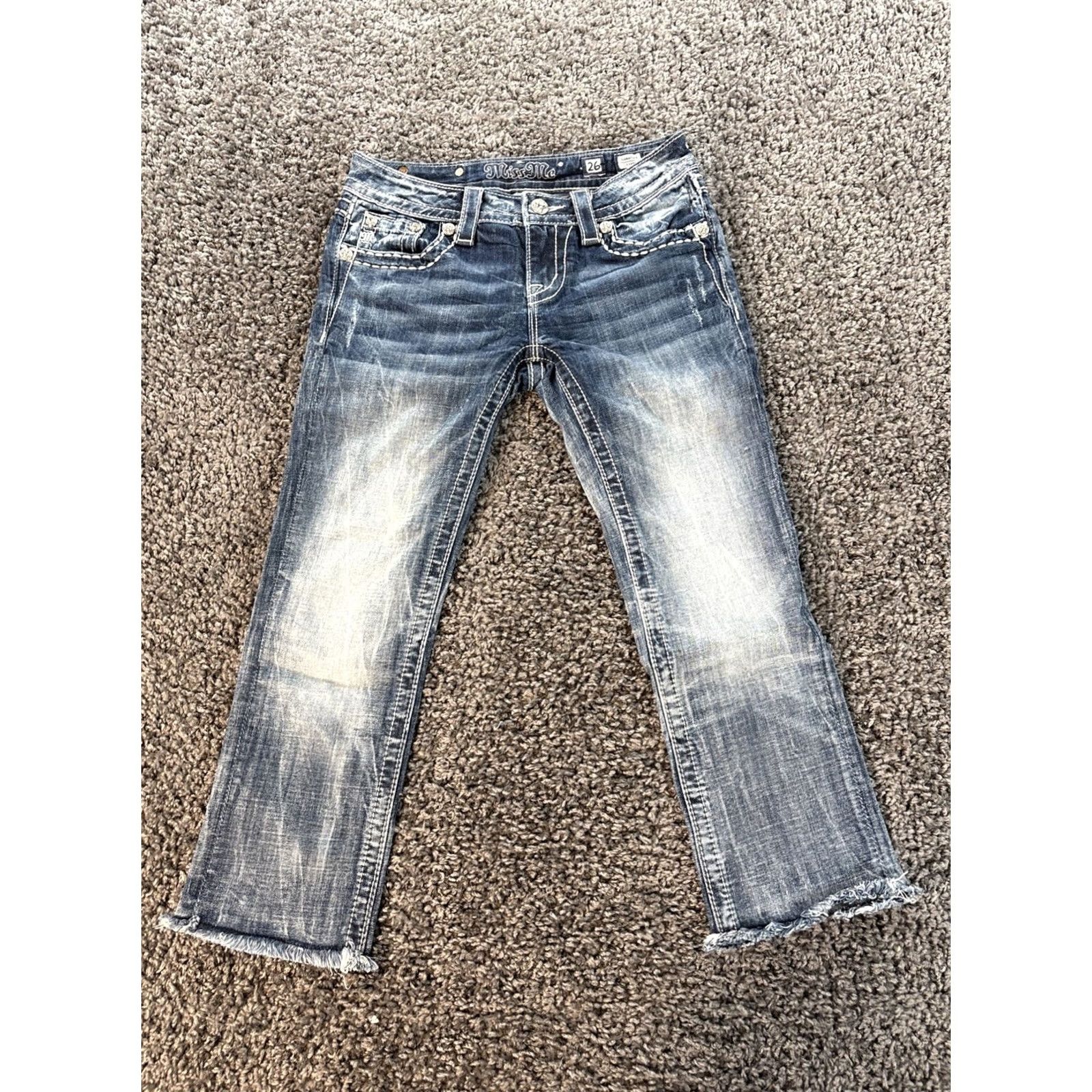 Miss Me VINTAGE Miss Me Signature Capri Jeans Cropped Women 26x22 Low Rise Blue Rhinestone Cropped 26 22 Jeans Mens? Size 26" / US 2 / IT 38 - 3 Thumbnail