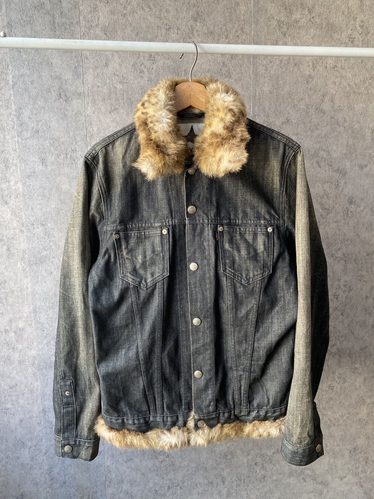 Japanese Brand 2000s Levi’s Fur Faded Black Denim Jacket Size US M / EU 48-50 / 2 - 1 Thumbnail