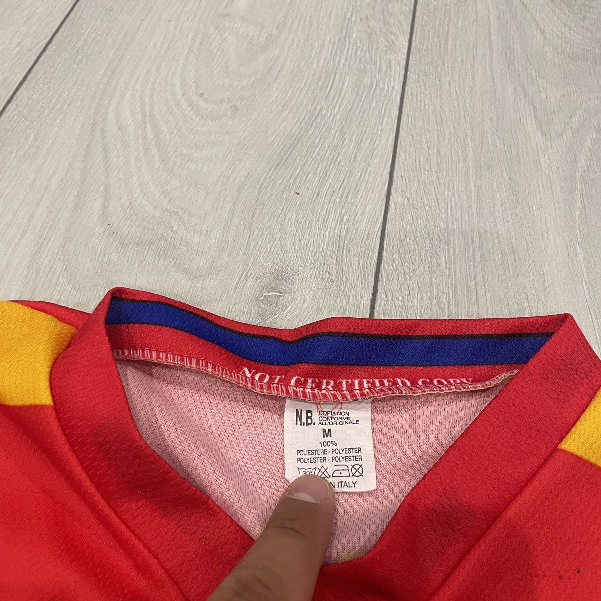 Other Rare 90s SPAIN 6 A INIESTA jersey tee shirt Size US M / EU 48-50 / 2 - 5 Thumbnail