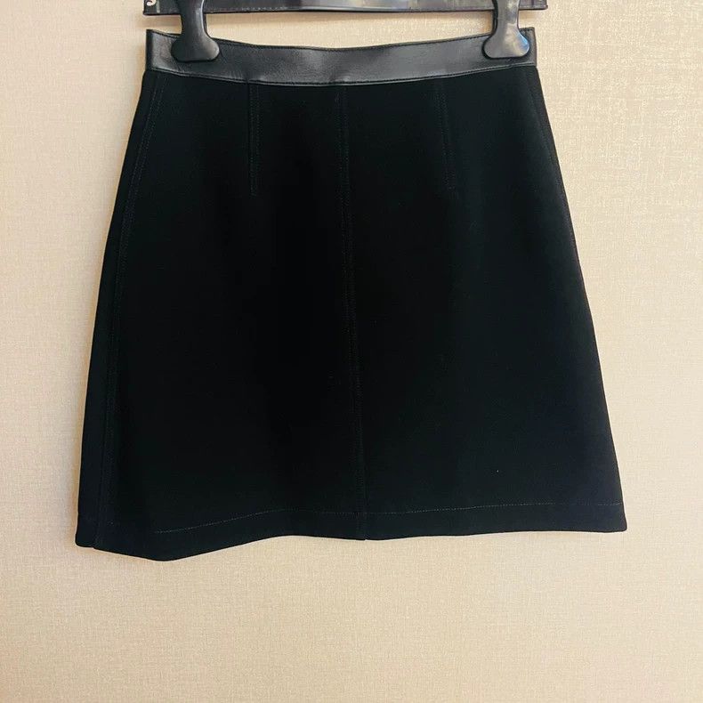 Louis Vuitton Louis Vuitton Single-breasted solid skirt 2503-Nextarrow Size 35" - 4 Thumbnail