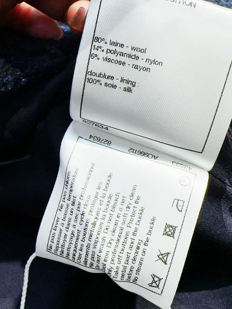 Chanel Chanel 17B dark blue tweed short jacket Size S / US 4 / IT 40 - 7 Thumbnail