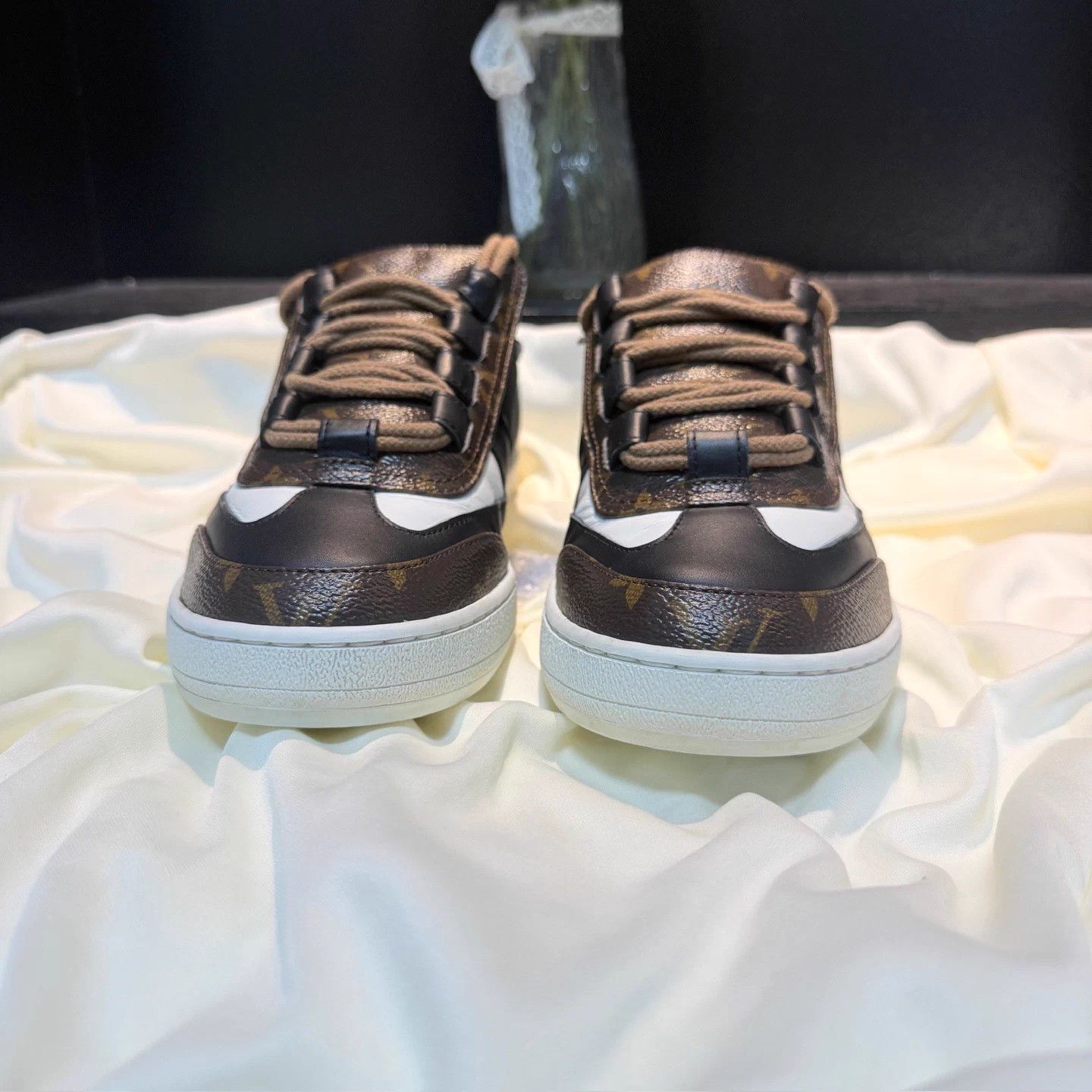 Louis Vuitton LV Monogram White/Brown Sneaker 38 99 New Size US 7.5 / IT 37.5 - 2 Thumbnail