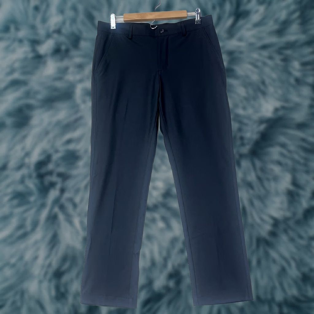 Vintage Greg Norman Men's Pants Classic Fit Black 32x29 Flat Front Stretch Pocket 2 Front Slit 2 Back Button Closure Casual Modern Style Size US 32 / EU 48 - 1 Thumbnail