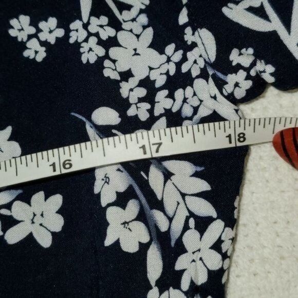 Calvin Klein Calvin Klein Floral 100% Rayon Capped Sleeve Full Button Bel Size S / US 4 / IT 40 - 10 Thumbnail