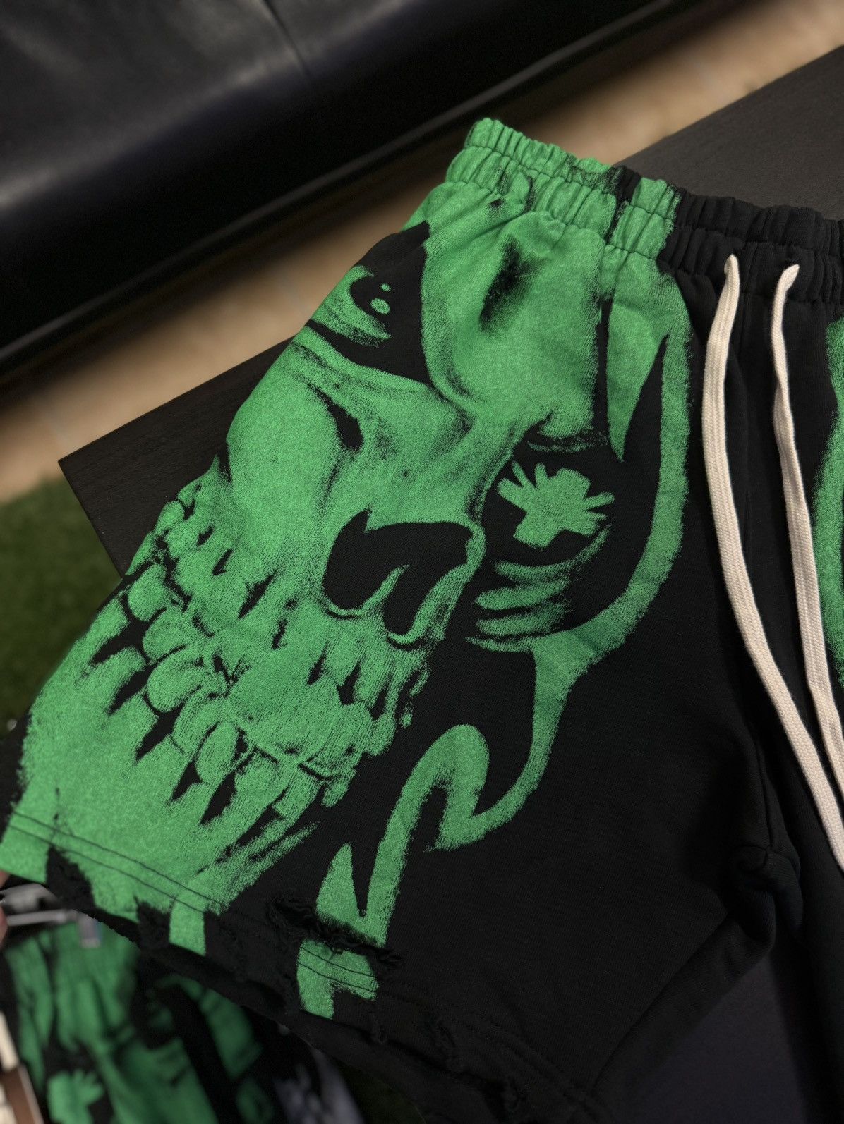 Vertabrae Vertabrae Skeleton Shorts Green Black Size L (NEW) Size US 29 - 3 Thumbnail