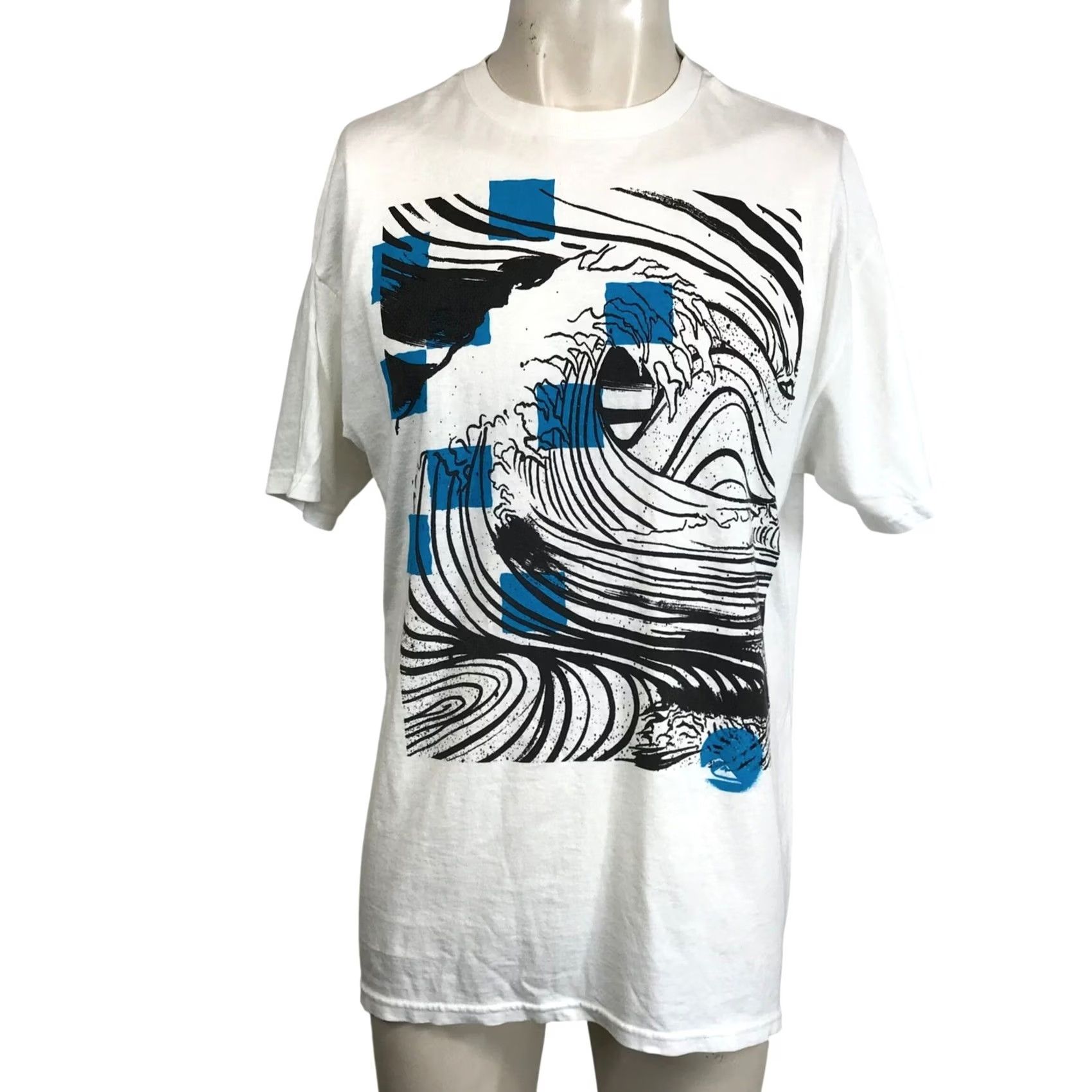 Quiksilver VINTAGE Quiksilver Shirt Unisex Adults White Graphic Print Short Sleeve Cotton Tee Mens L/G Crew Neck Navy Wave Design Size US L / EU 52-54 / 3 - 2 Thumbnail