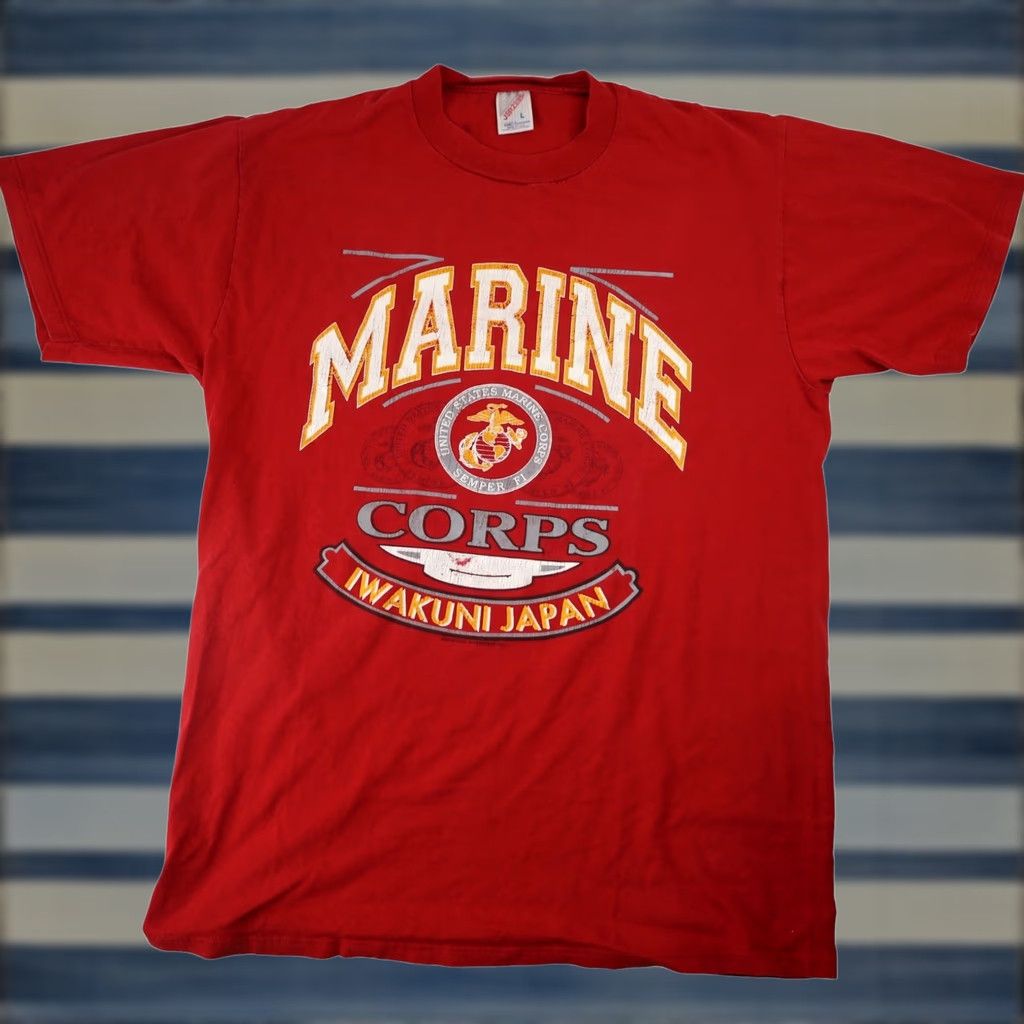 Vintage VINTAGE United States Marine Corps Iwakuni Japan Graphic T Shirt Men Large Red Size US L / EU 52-54 / 3 - 1 Thumbnail