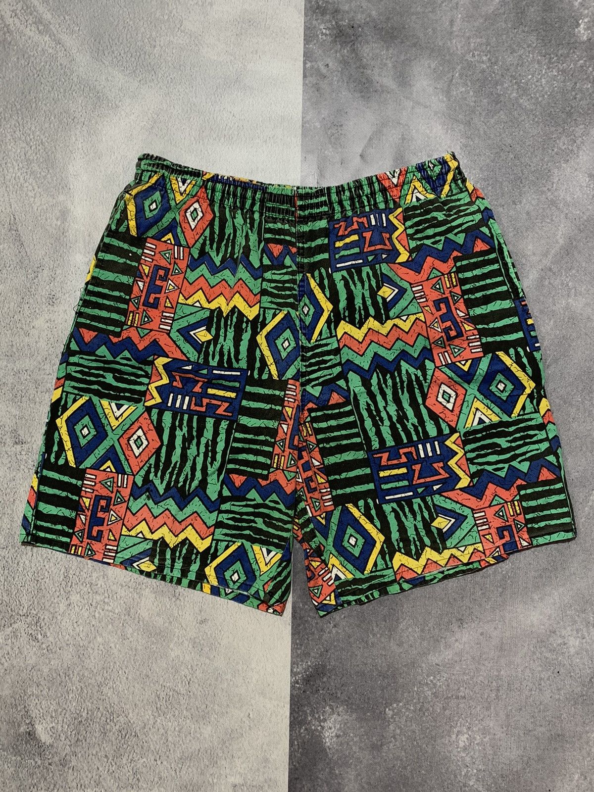 Vintage Vintage 90s art shorts streetwear Hawaiian style size L Size US 36 / EU 52 - 1 Thumbnail