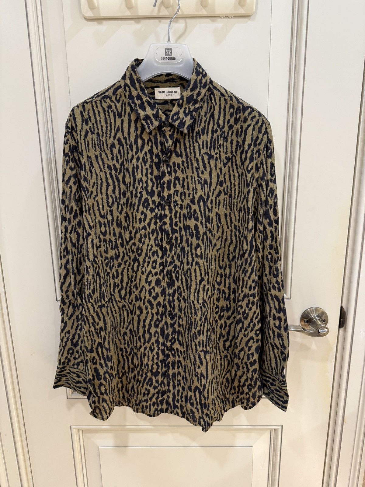 Saint Laurent Paris Leopard print silk shirt size 39 Size US M / EU 48-50 / 2 - 4 Thumbnail