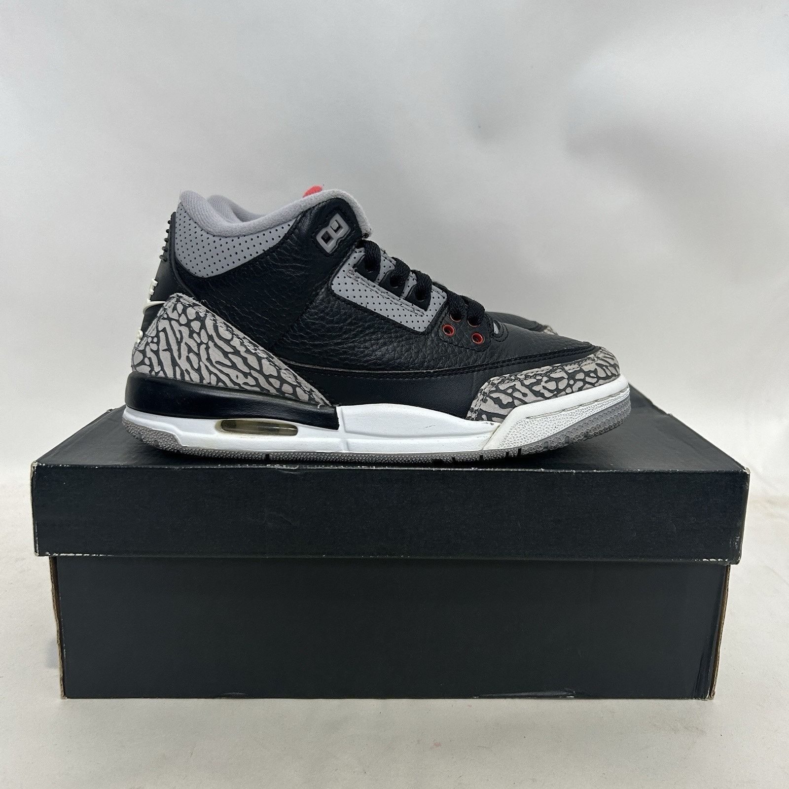 Nike Nike Air Jordan Retro 3 BG “Black Cement” 2018 Size US 6 / IT 36 - 4 Thumbnail
