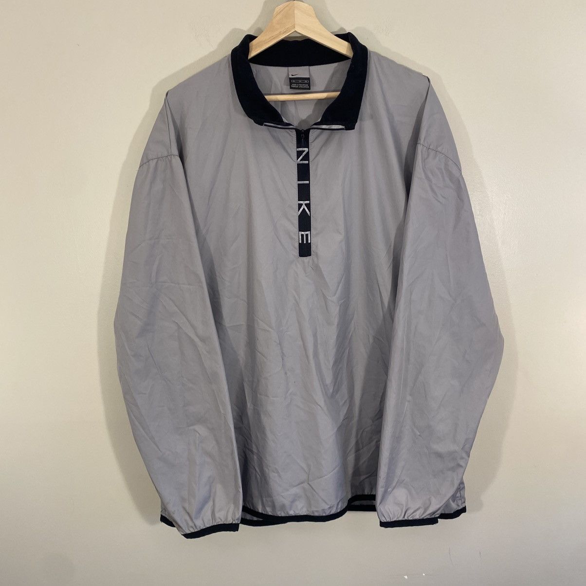 Vintage Vintage Y2K Nike Windbreaker Spell Out XL Size US XL / EU 56 / 4 - 1 Thumbnail