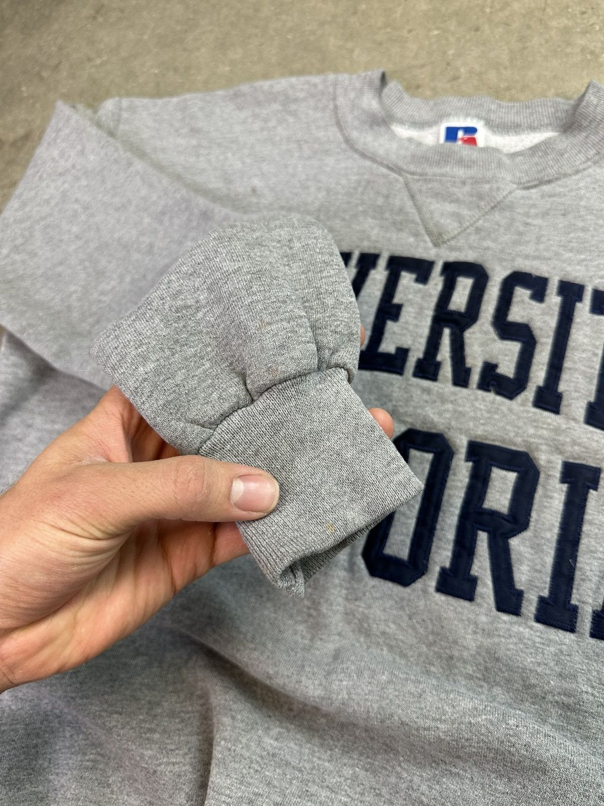 Vintage vintage 90s russell athletic university of victoria crewneck Size US M / EU 48-50 / 2 - 8 Thumbnail