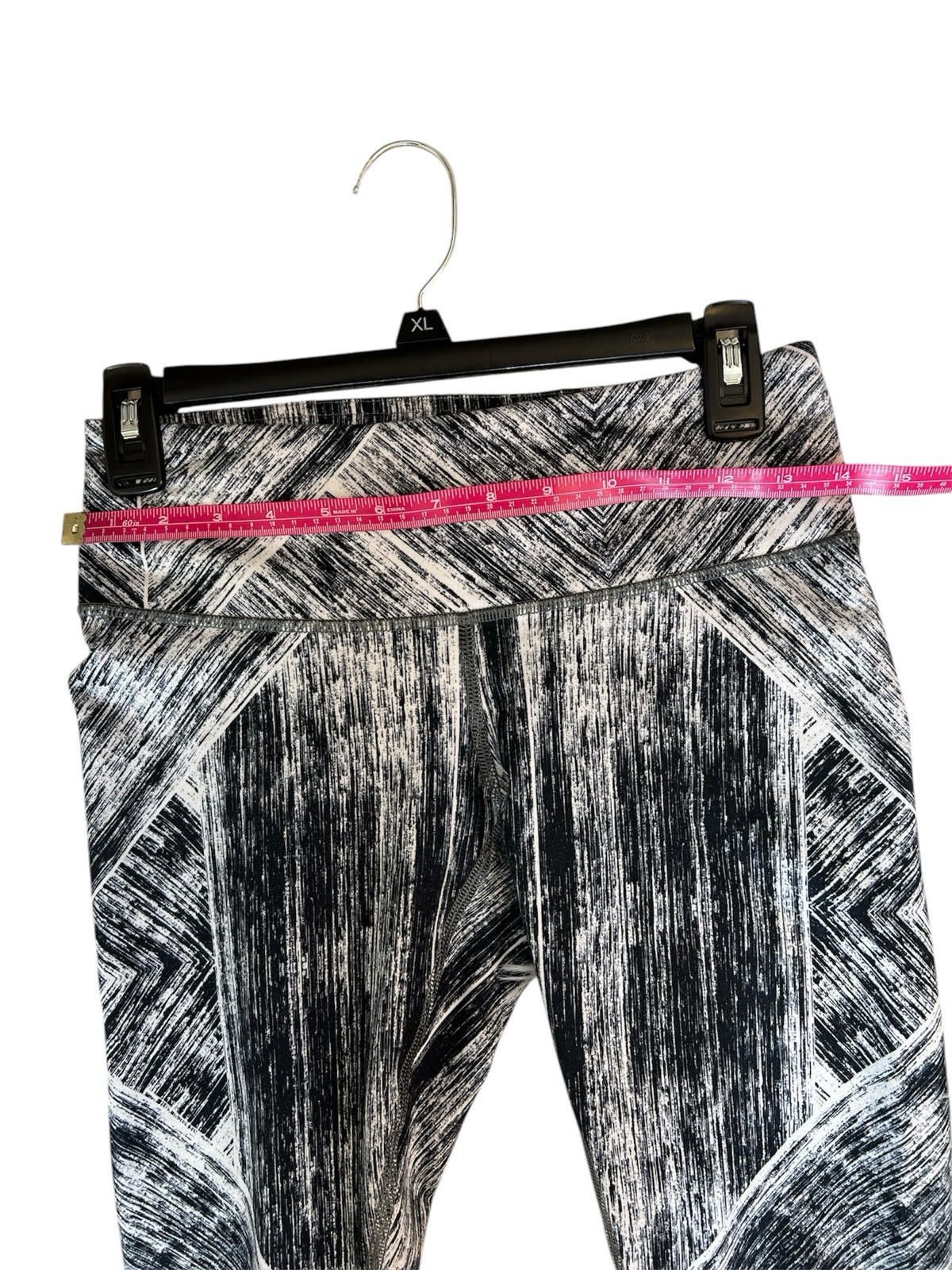 Designer Women’s Lululemon Wunder Under Crop II White Black Sz 6 Size 28" / US 6 / IT 42 - 5 Thumbnail