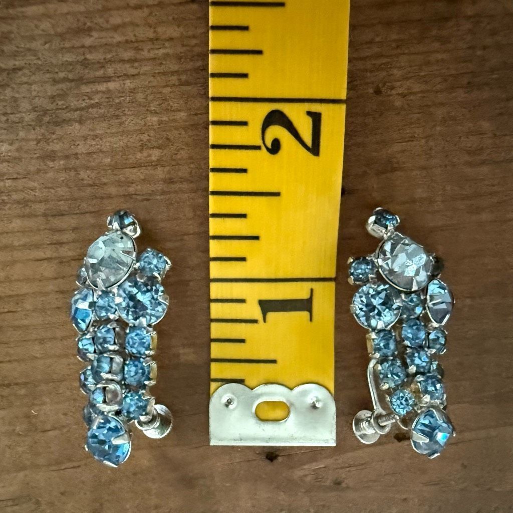Vintage Vintage Ice Baby Blue Rhinestone Screw Back Earrings Silver Size ONE SIZE - 8 Thumbnail