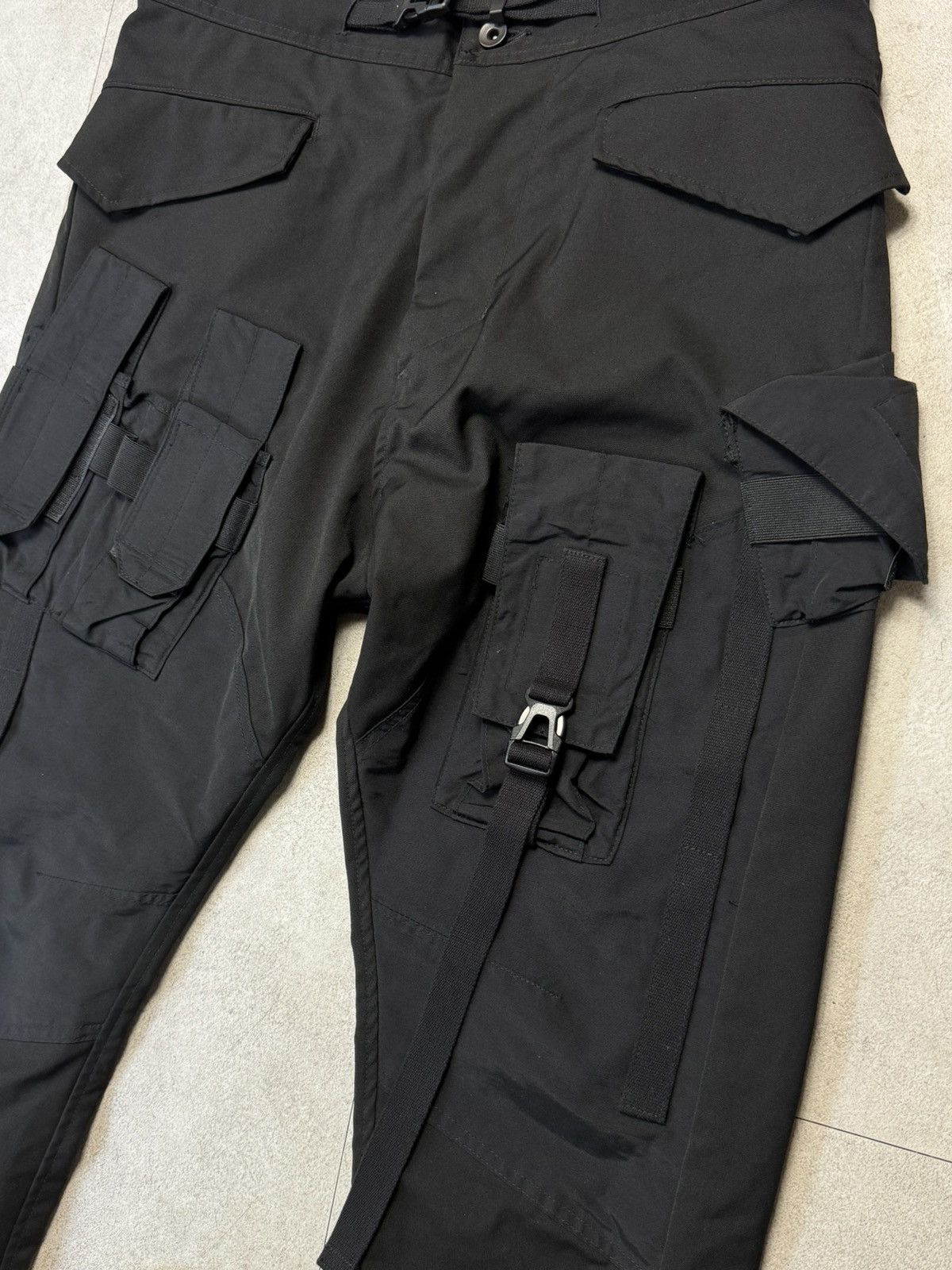 Julius Julius SS18 Gas Mask Nylon Cargo Pants Size US 34 / EU 50 - 2 Thumbnail
