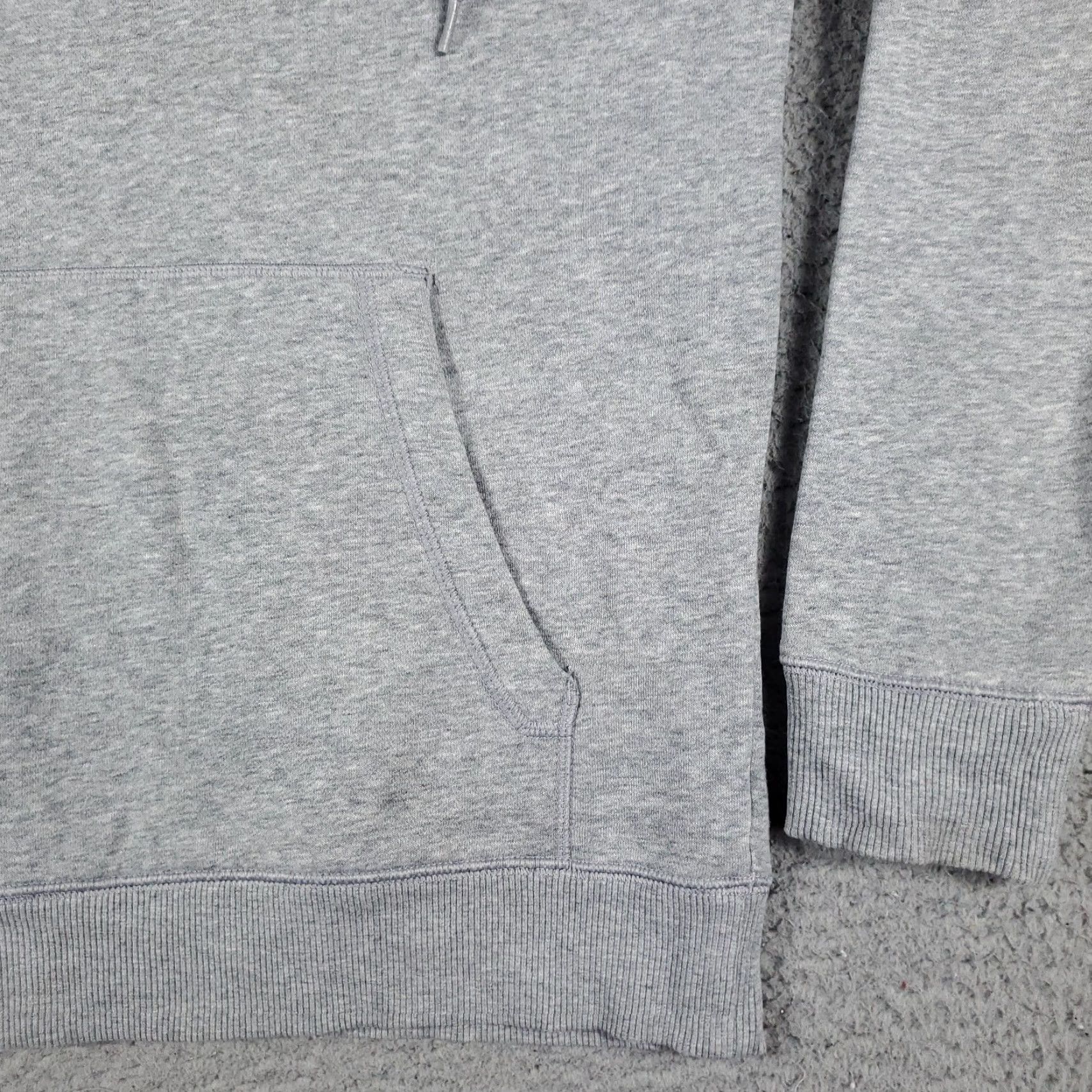 Under Armour VINTAGE Under Armour Hoodie Pullover Mens Medium Gray Casual Athletic Sweatshirt All Seasons Size US M / EU 48-50 / 2 - 5 Thumbnail