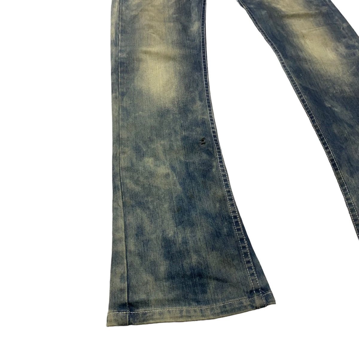 Le Grande Bleu (L.G.B.) GLAD NEWS Denim Low Flare Studded Jeans Size US 33 - 8 Thumbnail
