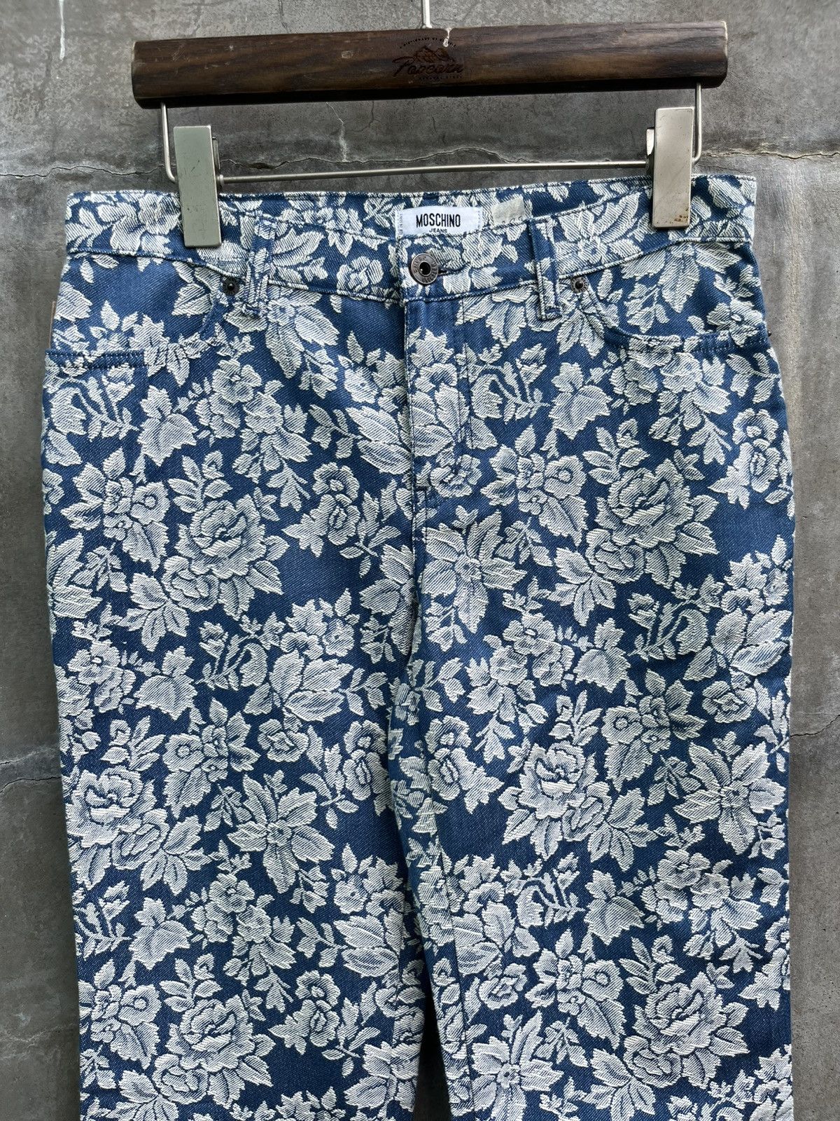Moschino Floral Tapestry Flared Jeans Size 28" / US 6 / IT 42 - 2 Thumbnail