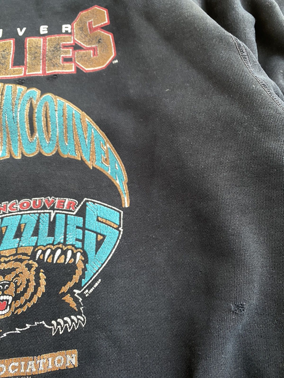 NBA RARE 1994 NBA Grizzlies Vancouver workwear distressed hoodie Size US L / EU 52-54 / 3 - 5 Thumbnail