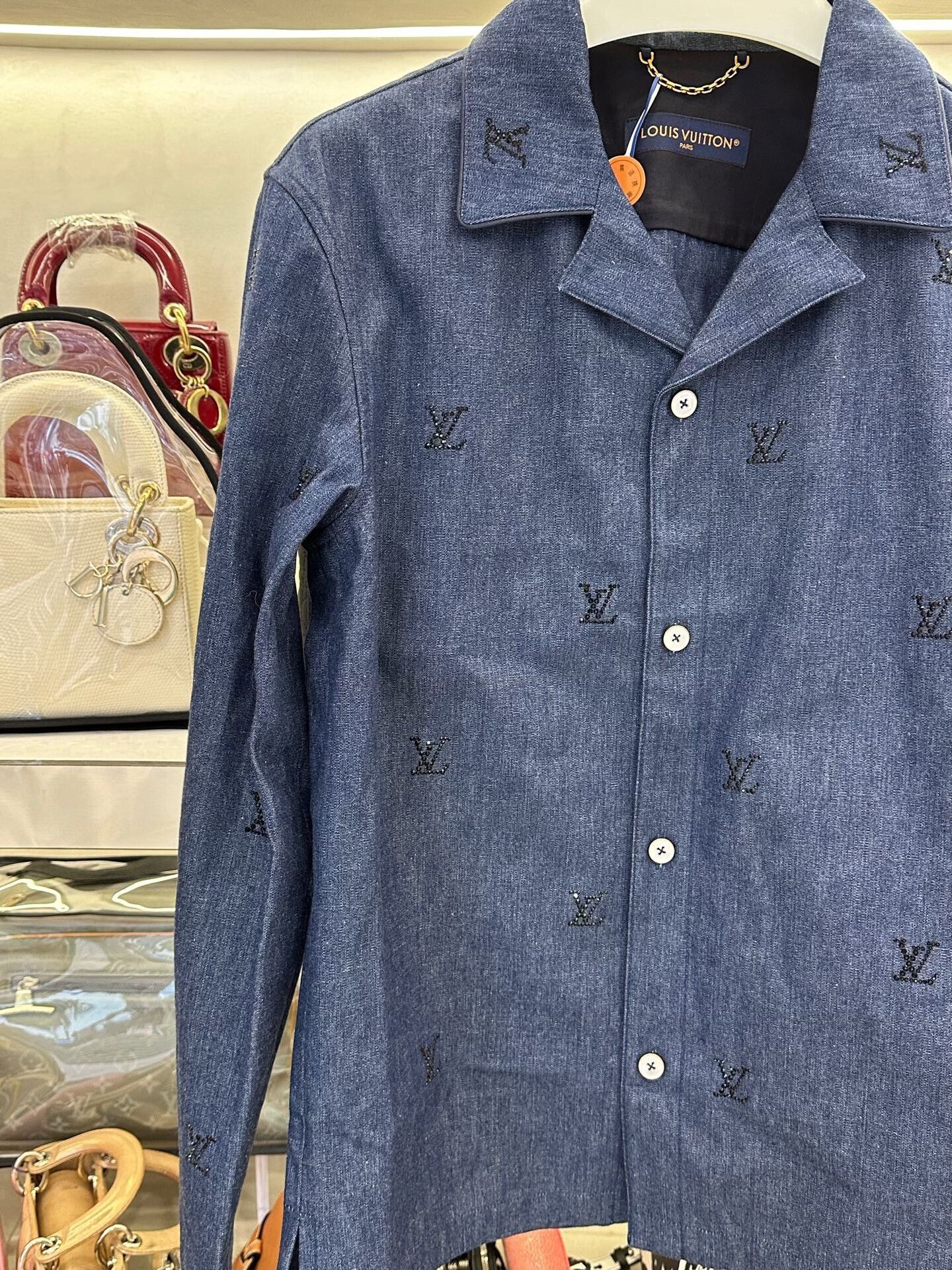 Louis Vuitton louis vuitton denim shirt with logo embellishments Size US M / EU 48-50 / 2 - 2 Thumbnail