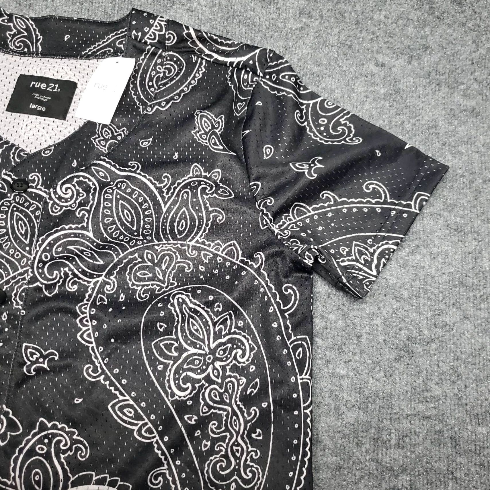 Vintage Rue21 Jersey Shirt Mens L Black Paisley Short Sleeve Button Up Collarless New Size US L / EU 52-54 / 3 - 6 Thumbnail