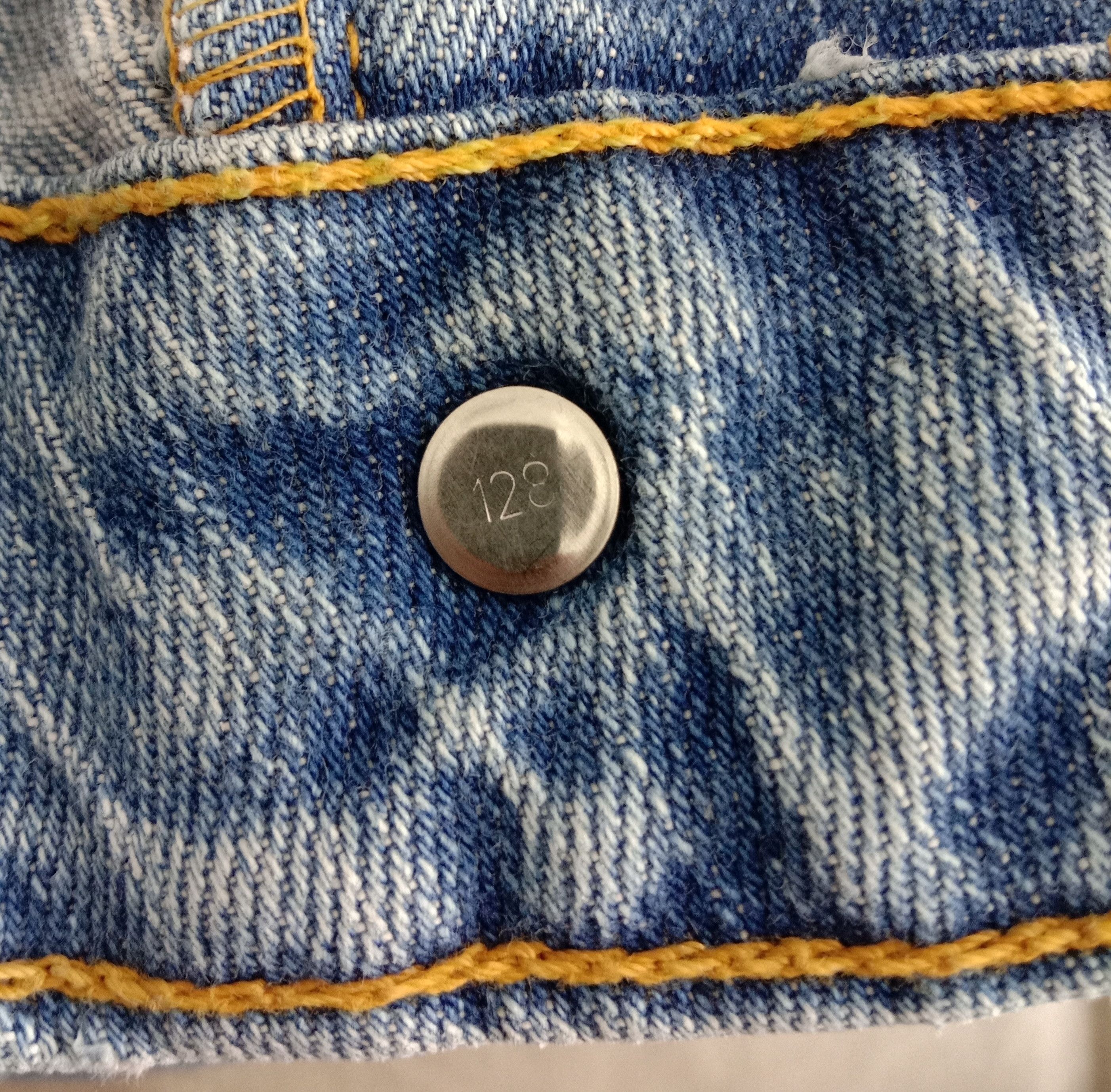 Levi's Vintage Levi’s 525 Flare Jeans Light Wash Distressed Denim Size 33" - 10 Thumbnail