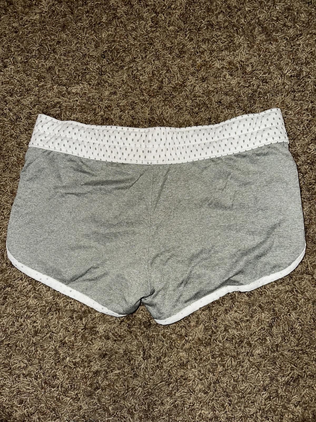 Nike Nike Women’s Gym White/Grey Reversible Training Shorts Size 26" / US 2 / IT 38 - 3 Thumbnail