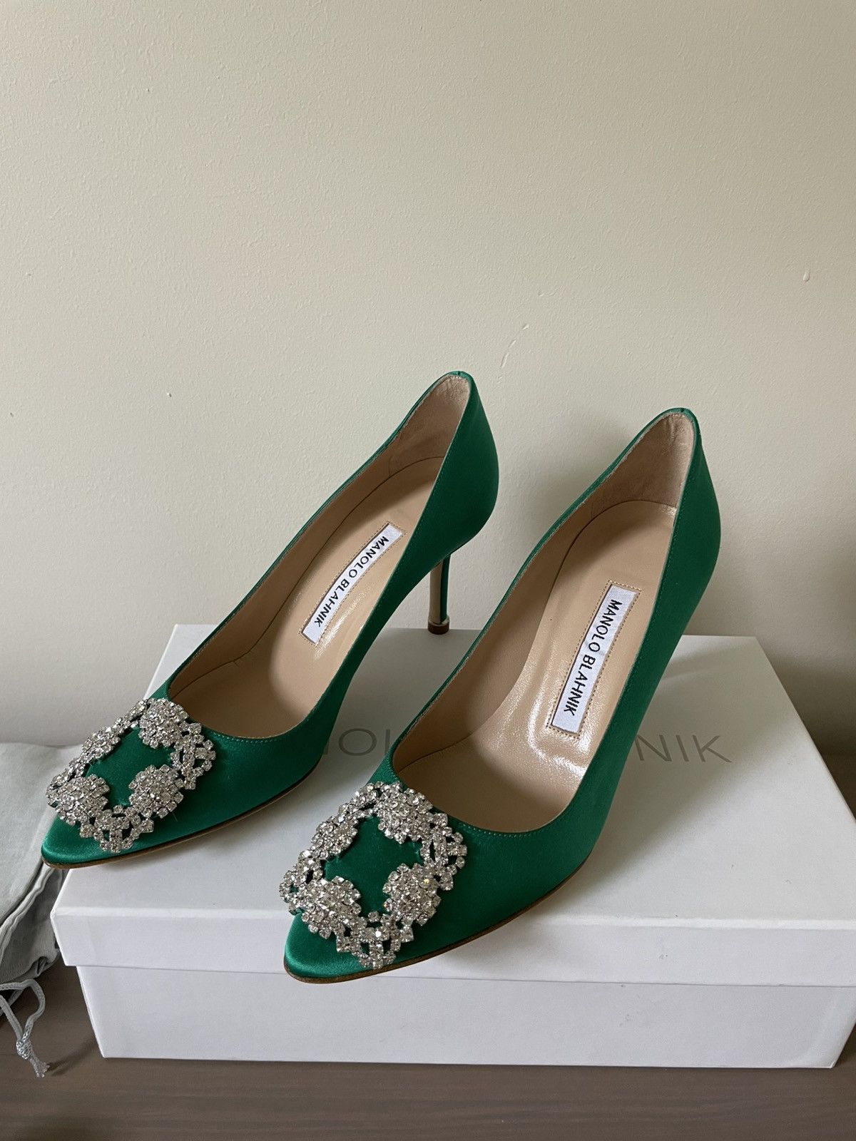 Manolo Blahnik Manolo Blahnik Hangisi Satin Pumps in Green Size US 6.5 / IT 36.5 - 7 Thumbnail