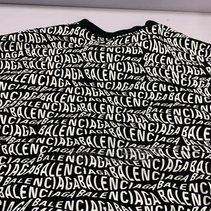 Balenciaga Balenciaga Black and White Logo Sweatshirt. Size US M / EU 48-50 / 2 - 6 Thumbnail