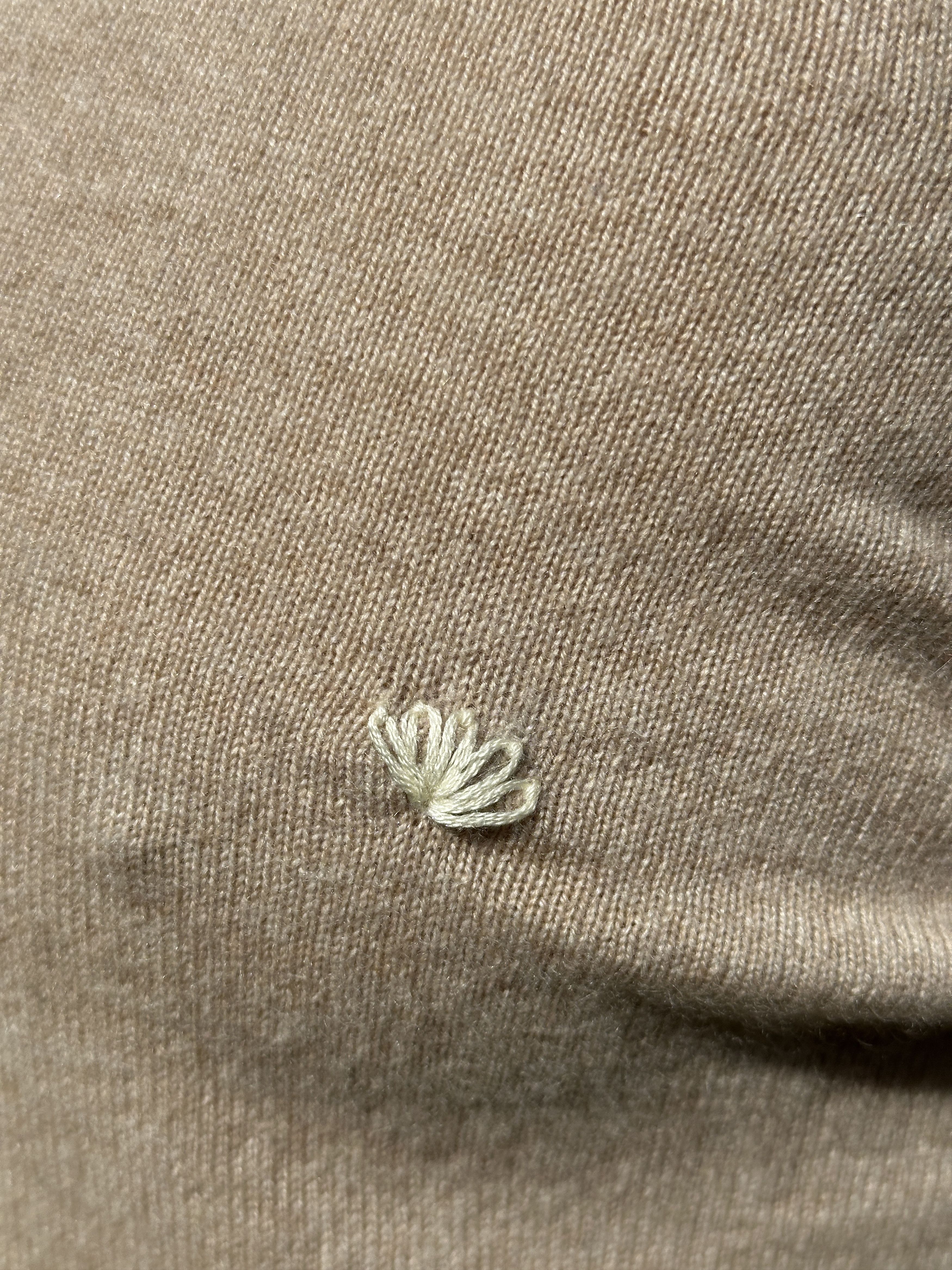 Brunello Cucinelli Pure Cashmere Brunello Cucinelli Light V Neck Size 52 L XL Size US L / EU 52-54 / 3 - 14 Thumbnail