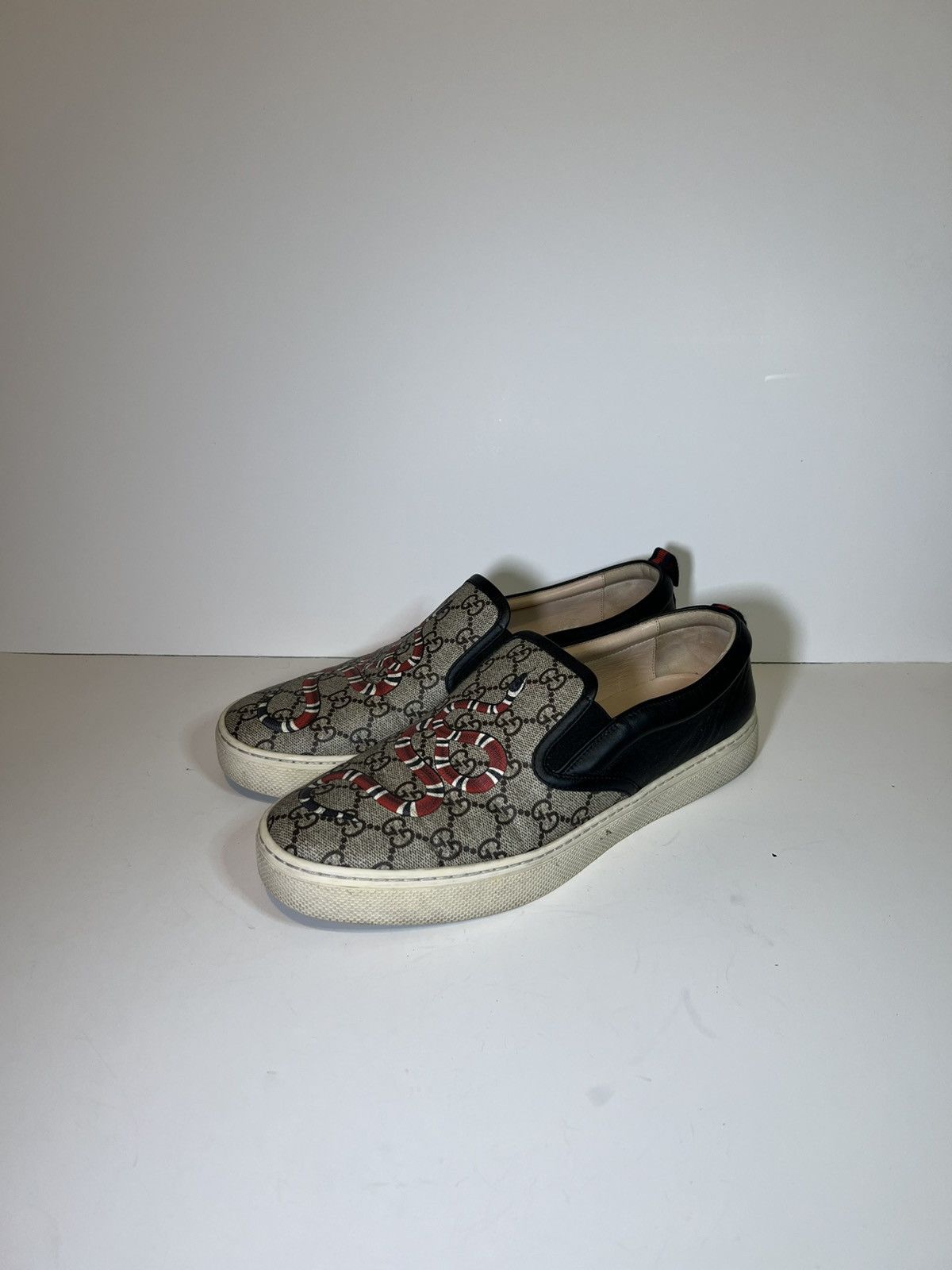Gucci gg supreme low top slip ons with snake