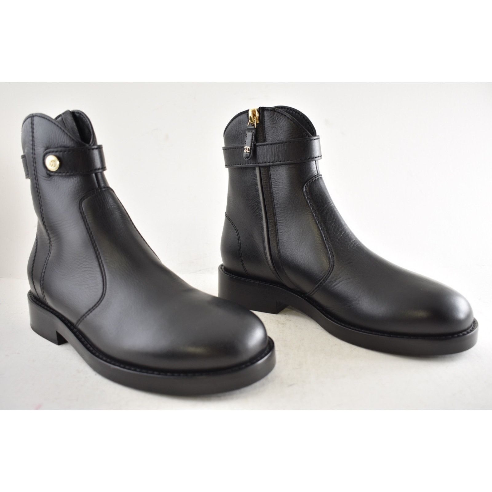 Chanel Chanel 24K Black Calfskin Pearl CC Western Ankle Boots 37 Size US 6 / IT 36 - 6 Thumbnail