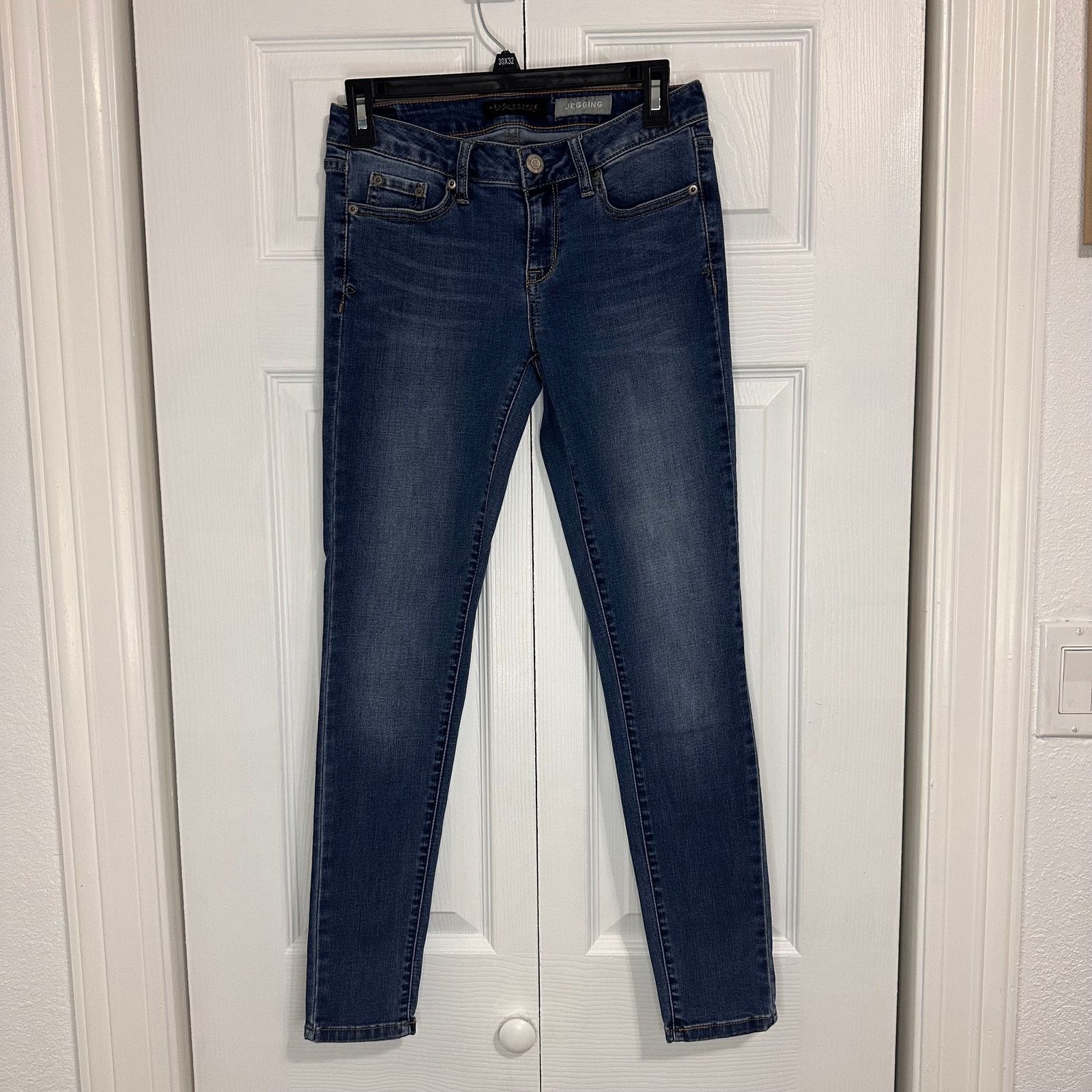 Aeropostale Aeropostale Lo-Rise Jegging Jeans Size 4 Womens Size 27" / US 4 / IT 40 - 1 Thumbnail