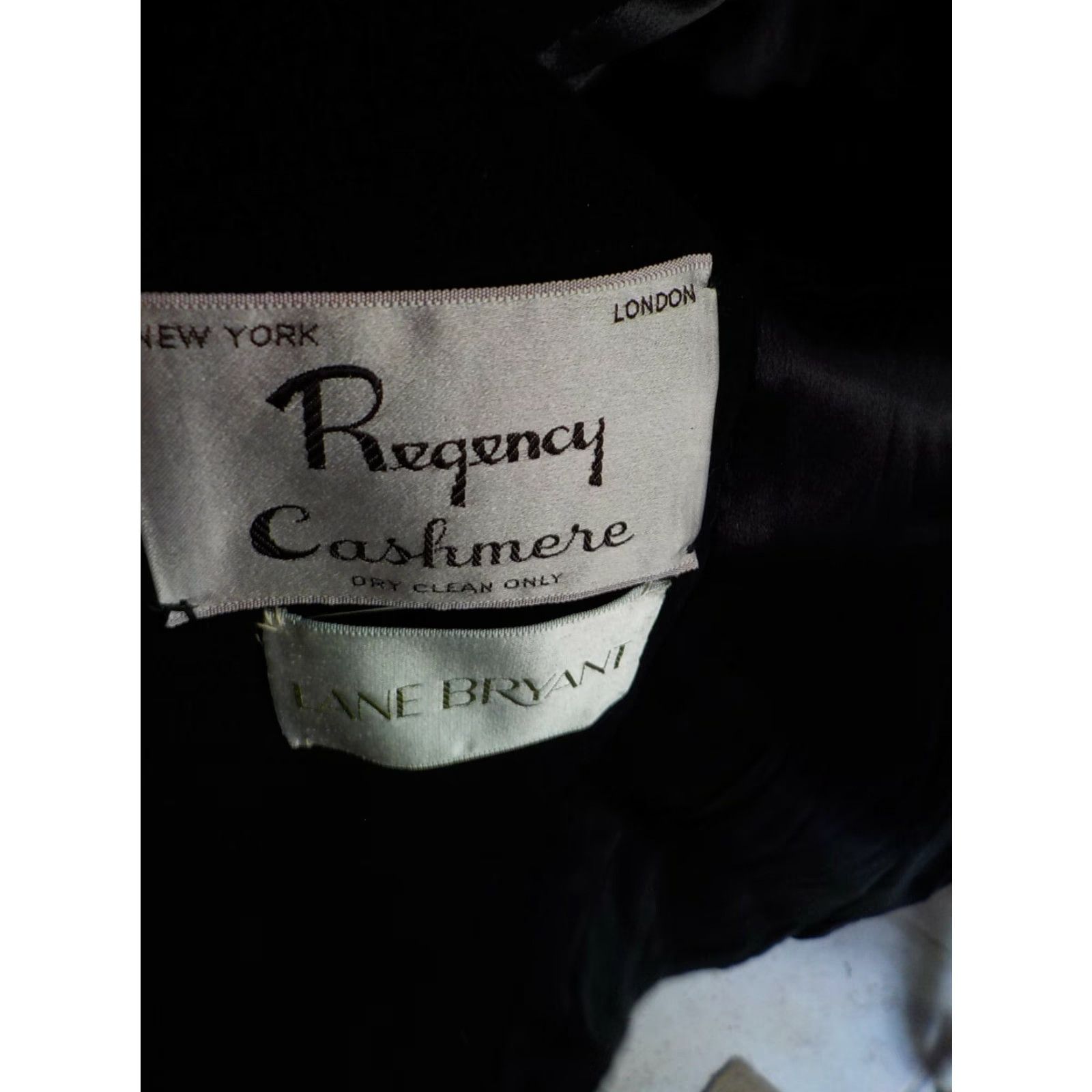 Vintage VINTAGE Regency Cashmere Coat for Lane Bryant Black Coat 2X Overcoat 100% Cashmere Gold Buttons Side Pockets Fully Lined Womens Size XXL / US 16-18 / IT 52-54 - 7 Thumbnail