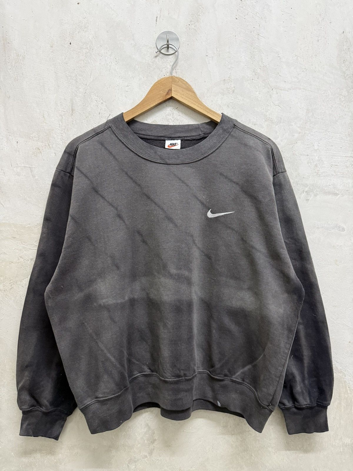 Nike Distressed Vintage 90s Sun Faded Nike Thrash Crewneck Size US M / EU 48-50 / 2 - 2 Thumbnail