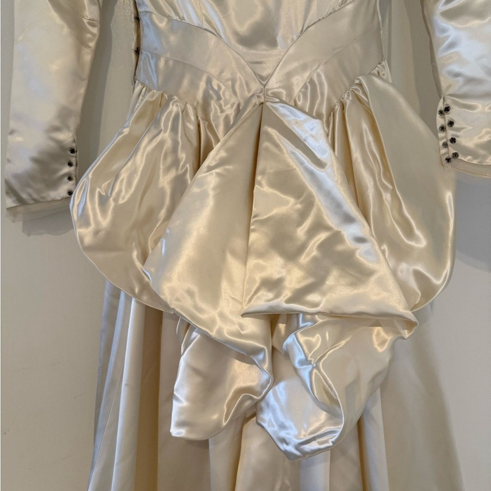 Handmade VNTG 1940’s Bustle Back Satin wedding dress small Size S / US 4 / IT 40 - 5 Thumbnail