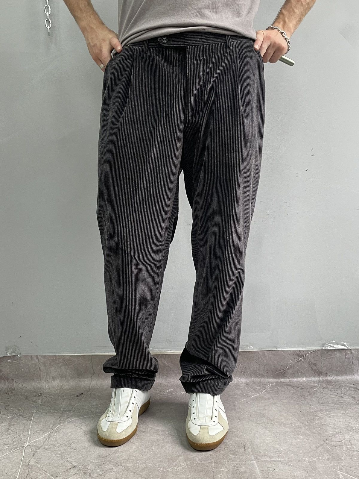 Canali Casual Canali trousers pants velvet Size US 32 / EU 48 - 1 Thumbnail