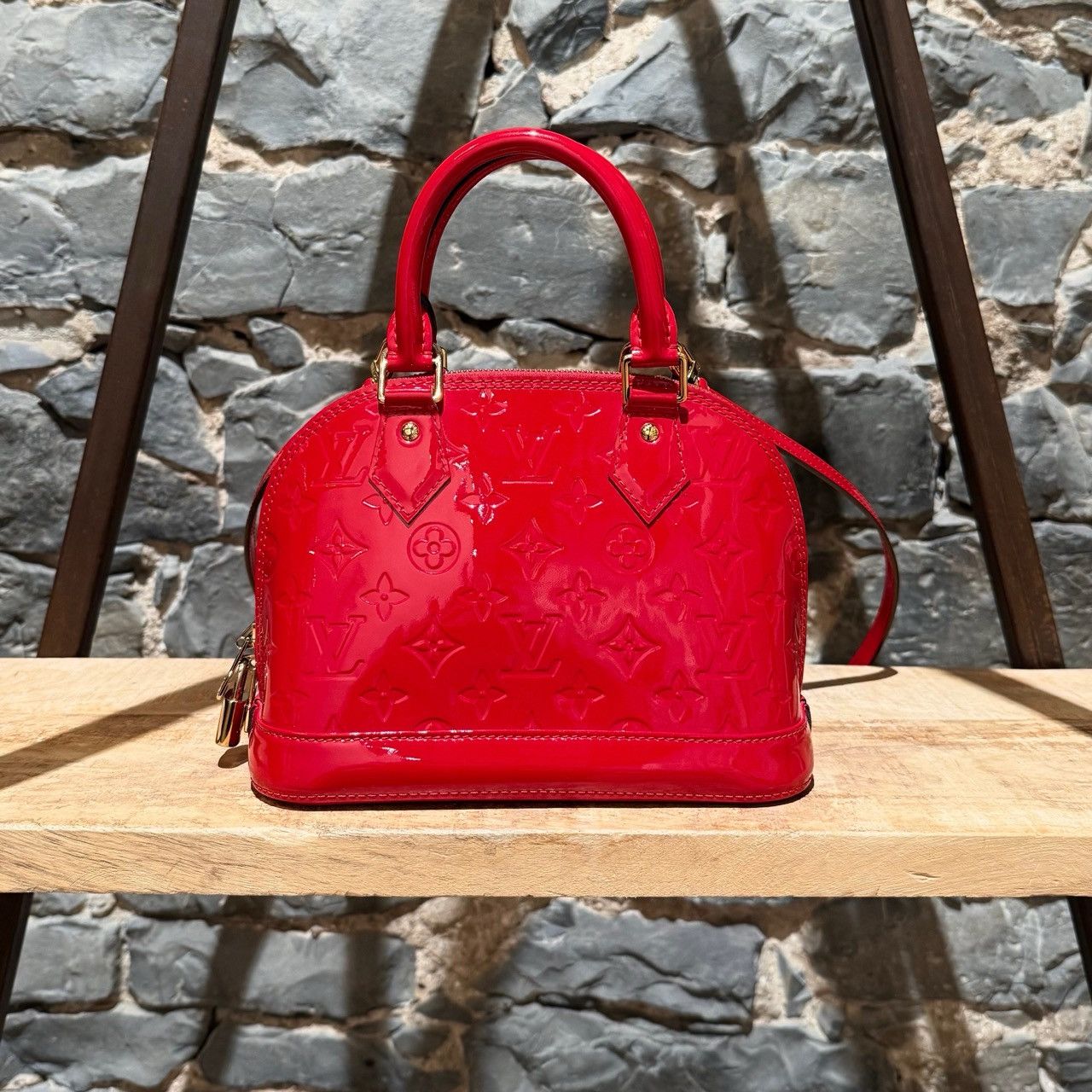 Louis Vuitton Louis Vuitton 2015 Red Monogramme Vernis Alma BB Bag Size ONE SIZE - 4 Thumbnail