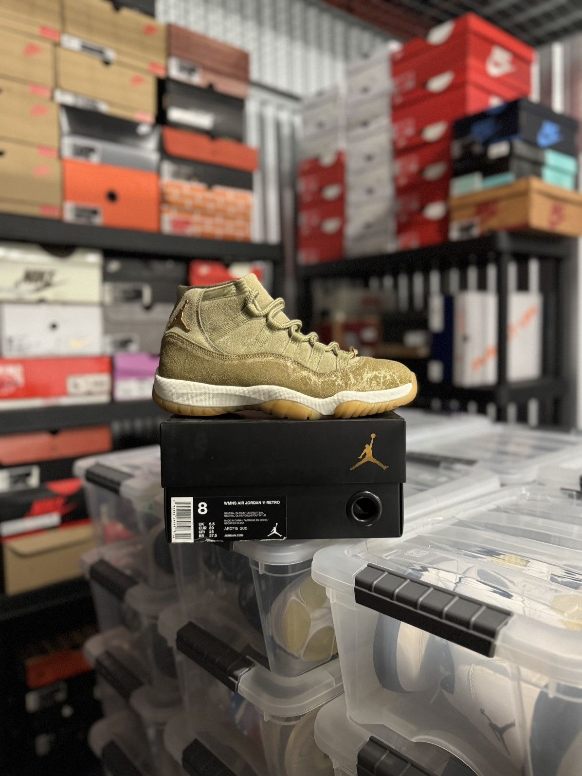 Jordan Brand Jordan 11 Retro WMNS Olive Luxury Size 8W Size US 8 / IT 38 - 1 Thumbnail