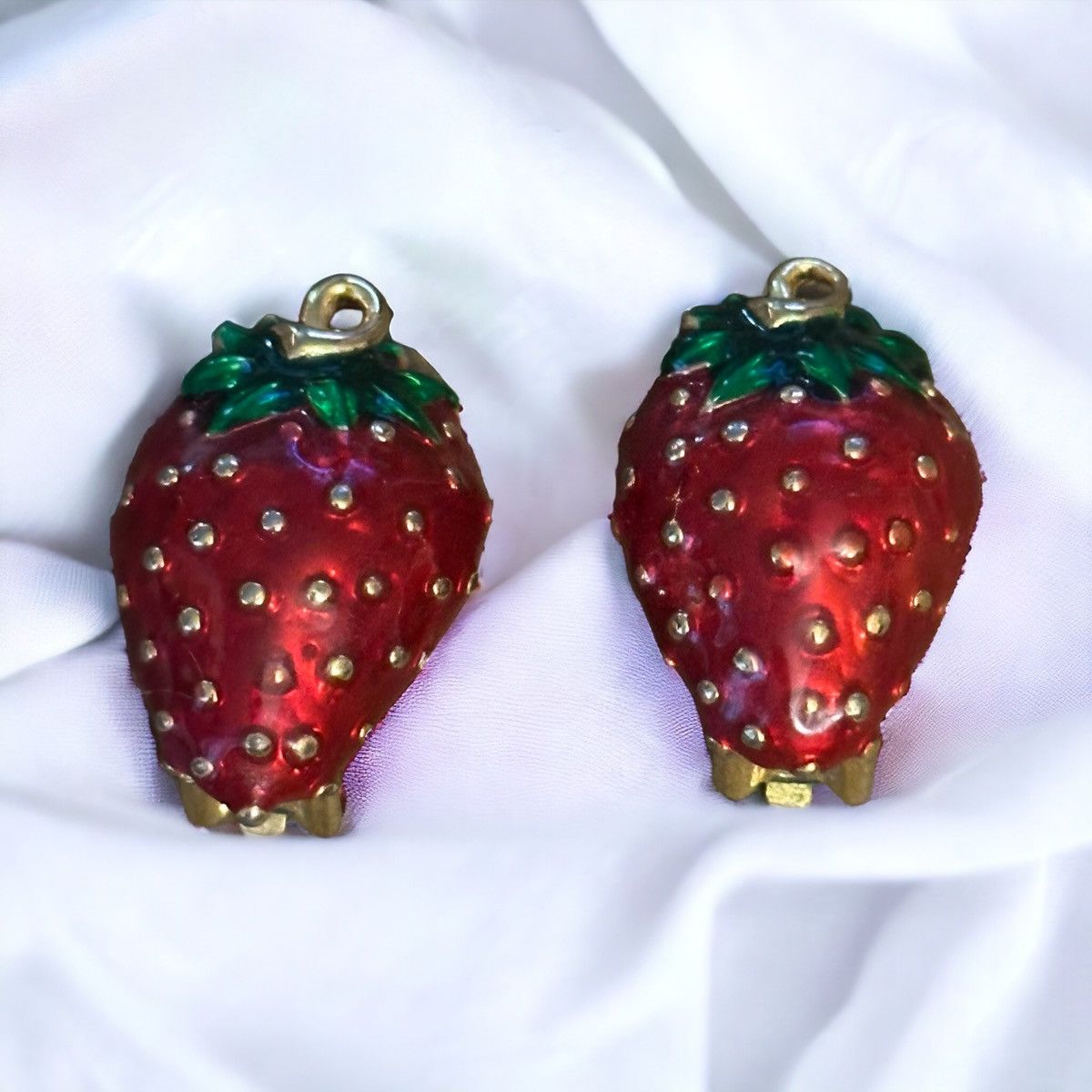 Vintage Vintage red strawberry clip on earrings Size ONE SIZE - 1 Thumbnail