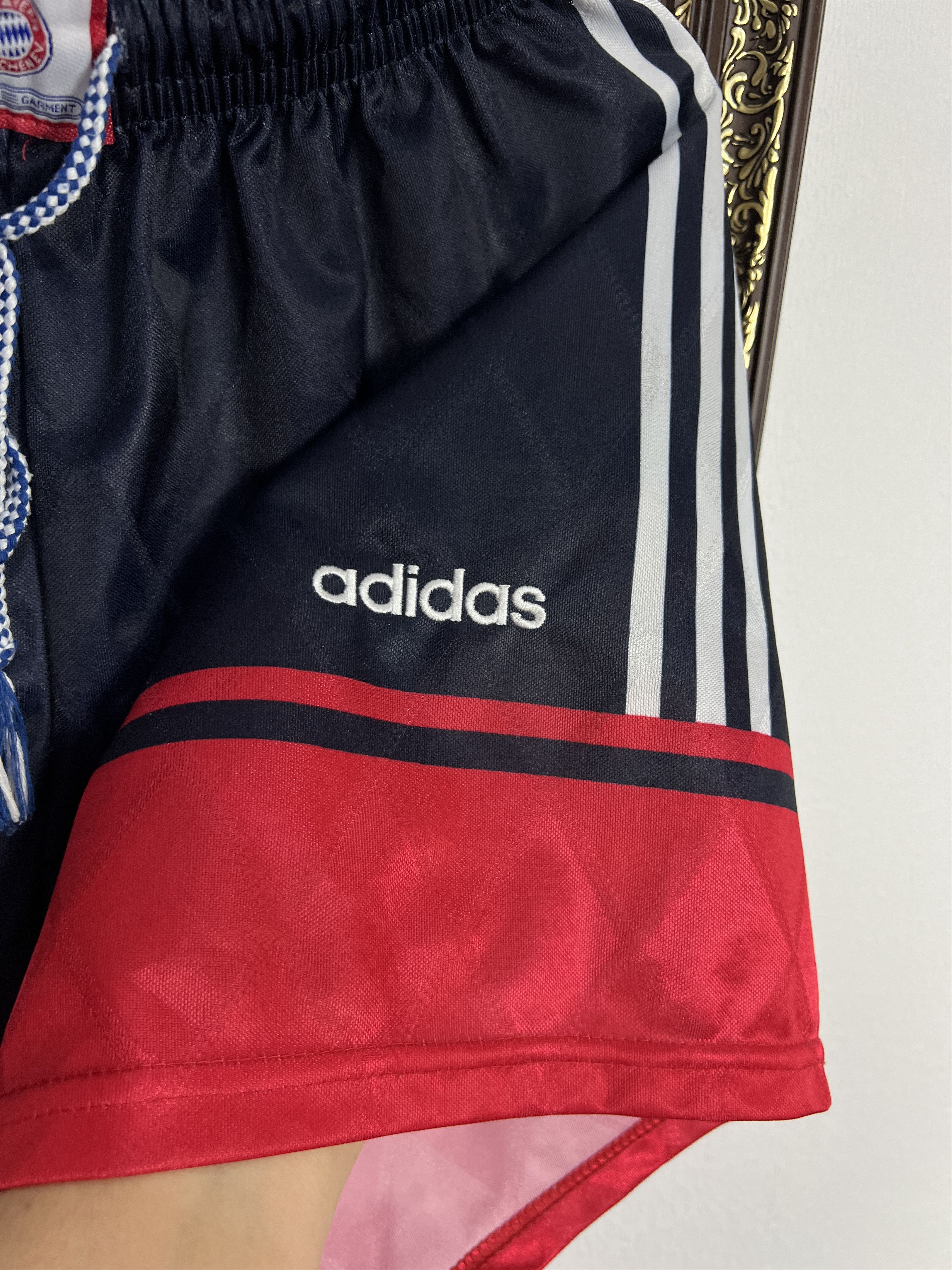 Adidas Vintage 90's Bayern Munich Football Shorts Soccer Athletic Size US 32 / EU 48 - 5 Thumbnail