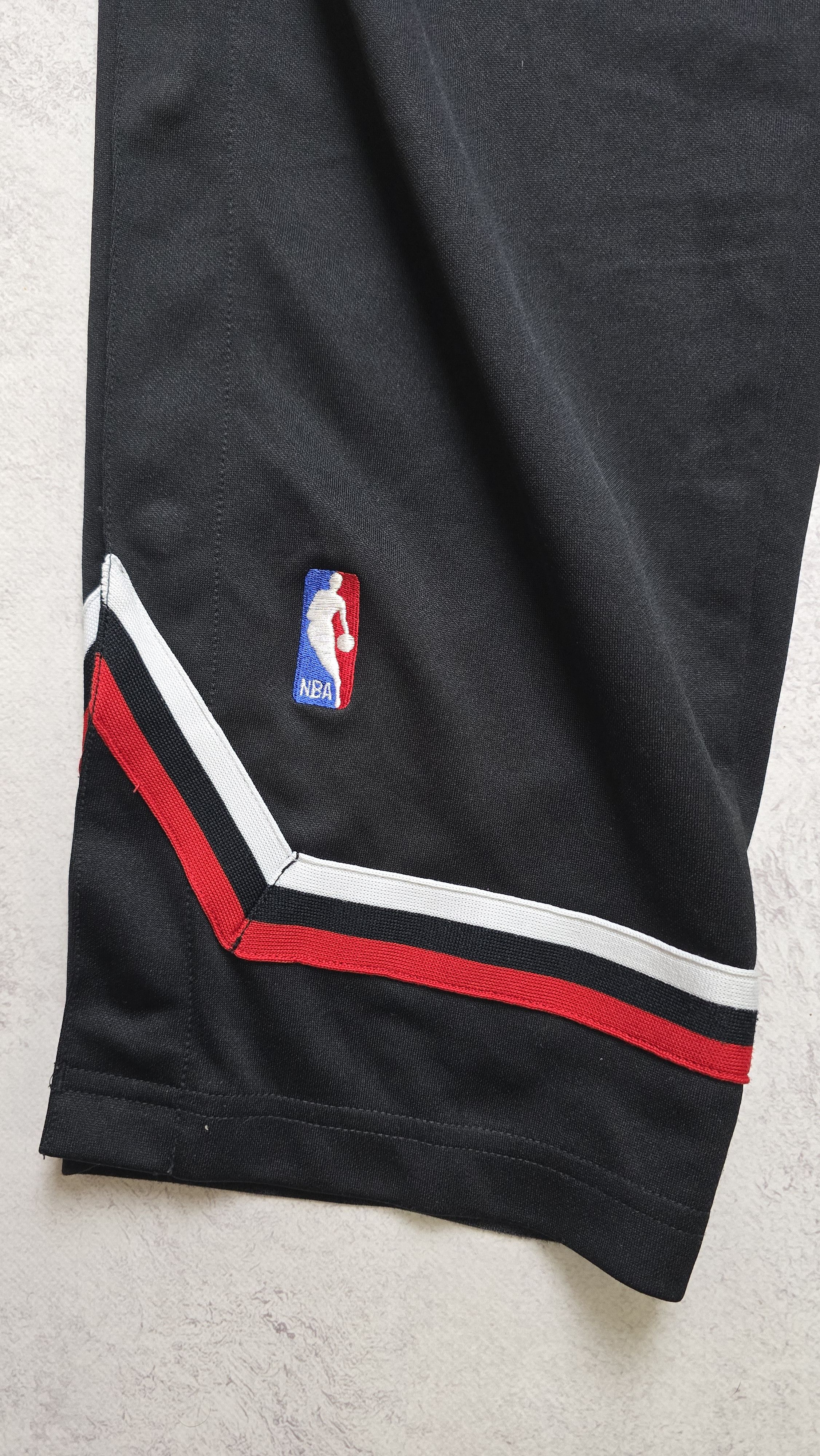 Nike VTG Nike Chicago Bulls Tear Away Pants NBA Snap Button M Y2K Size US 32 / EU 48 - 6 Thumbnail