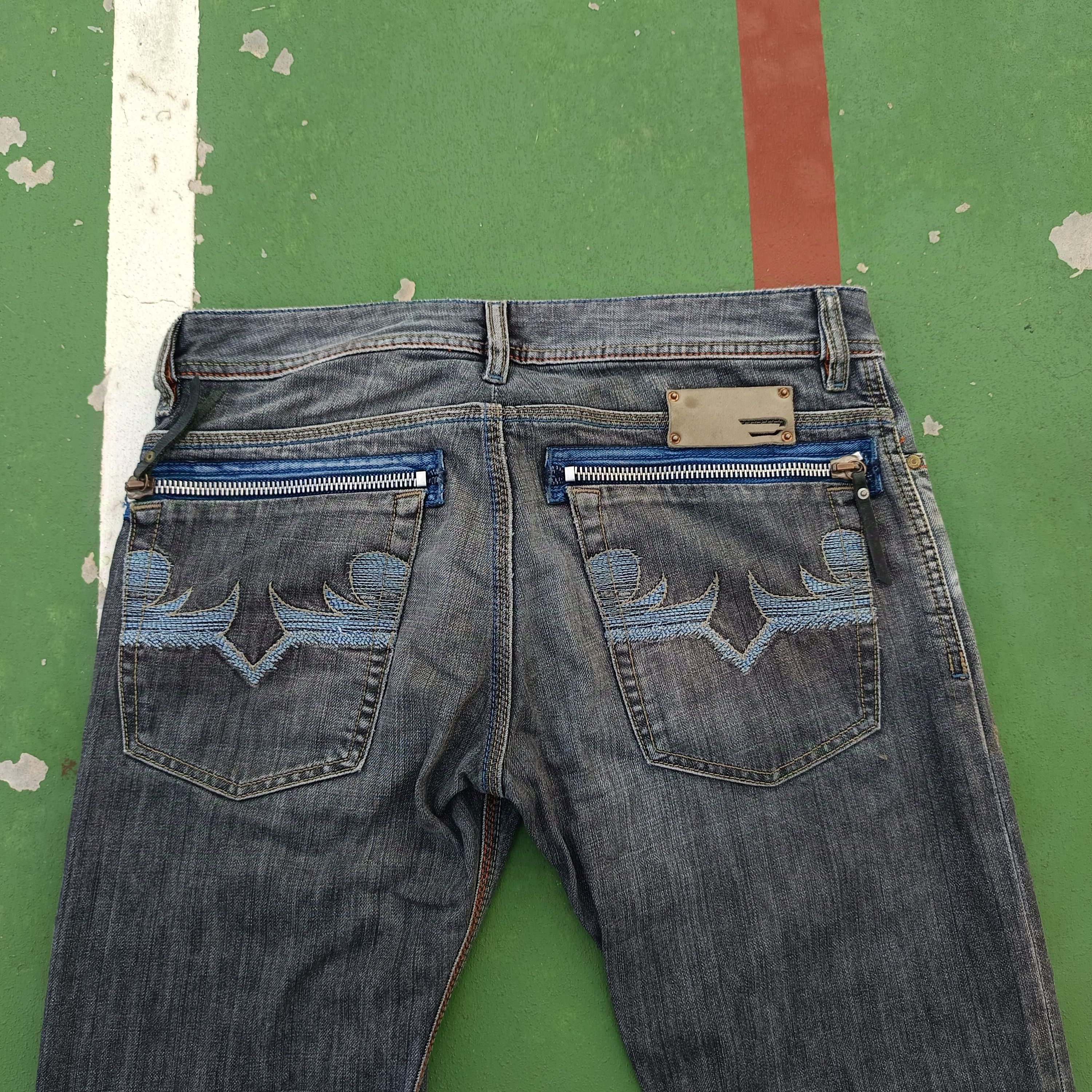 Diesel DIESEL INDUSTRY STRAIGHT ZIP POCKET DENIM JEANS Size US 31 - 5 Thumbnail