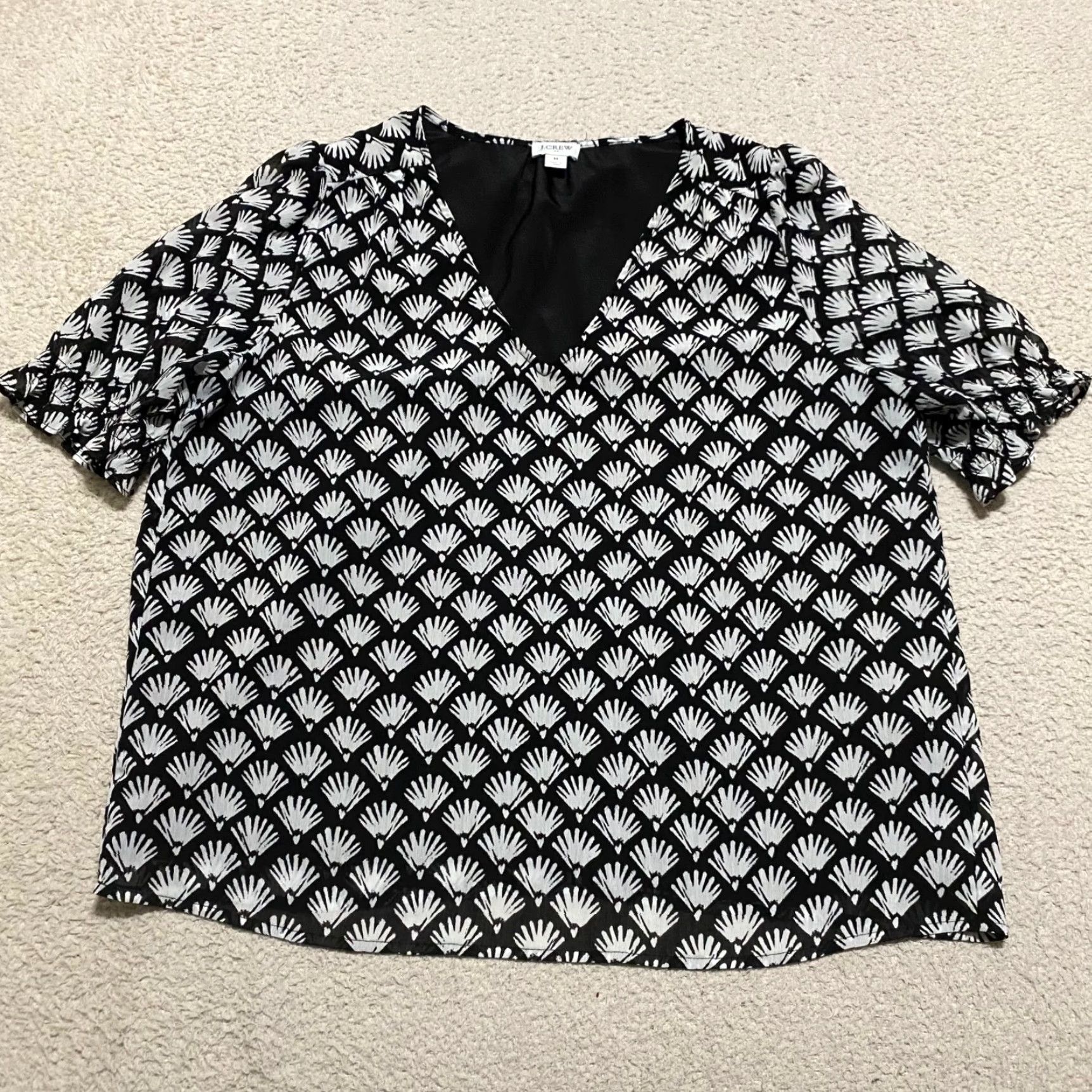 J.Crew J. Crew Womens Medium Shirt Black Geometric Short Sleeve V-neck Lined Chiffon Size M / US 6-8 / IT 42-44 - 2 Thumbnail